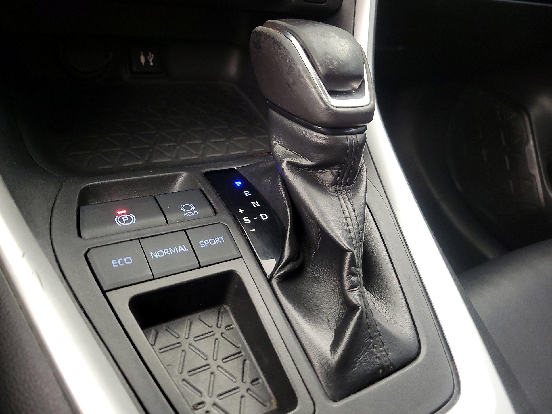 Thumbnail: 2019 Toyota RAV4 - 17