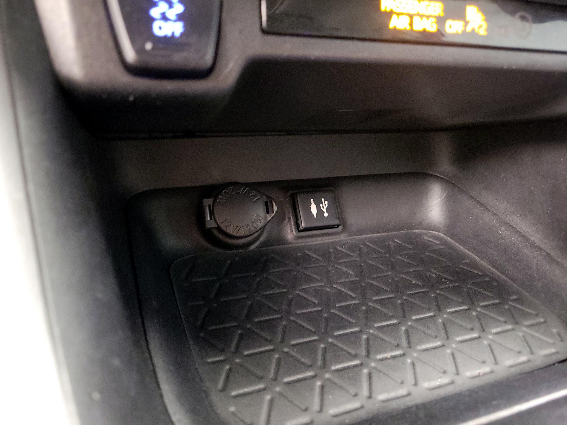 Thumbnail: 2019 Toyota RAV4 - 18