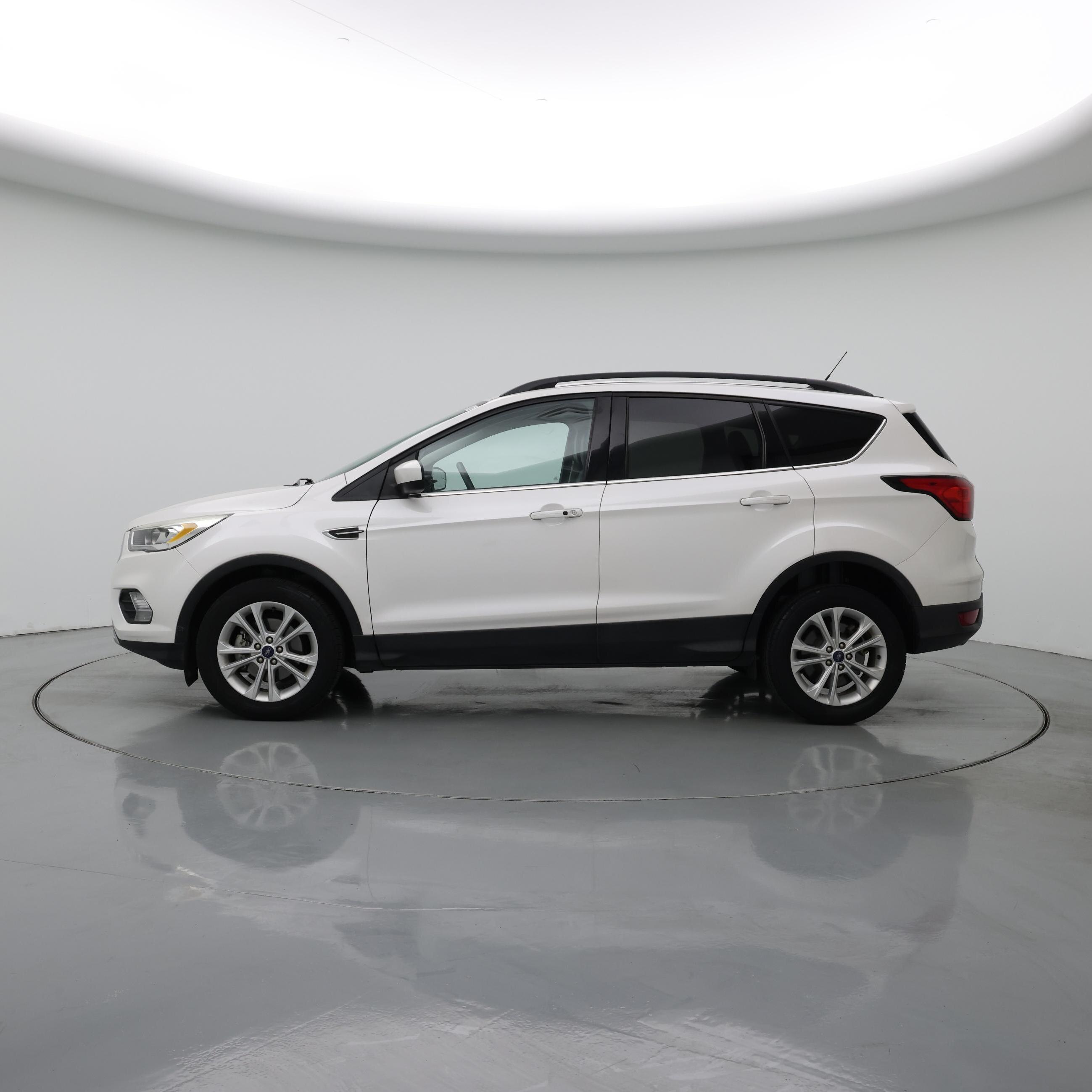 Thumbnail: 2019 Ford Escape - 3