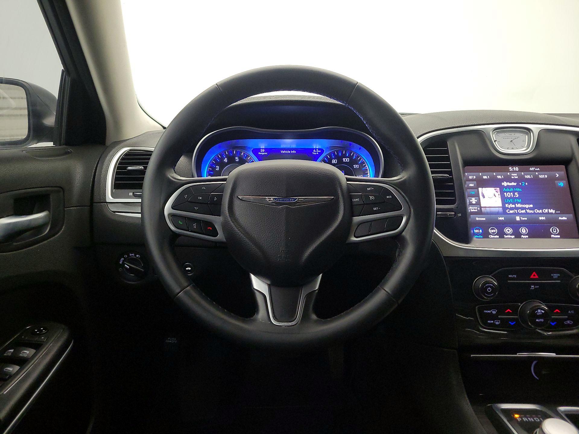 Thumbnail: 2021 Chrysler 300 - 10