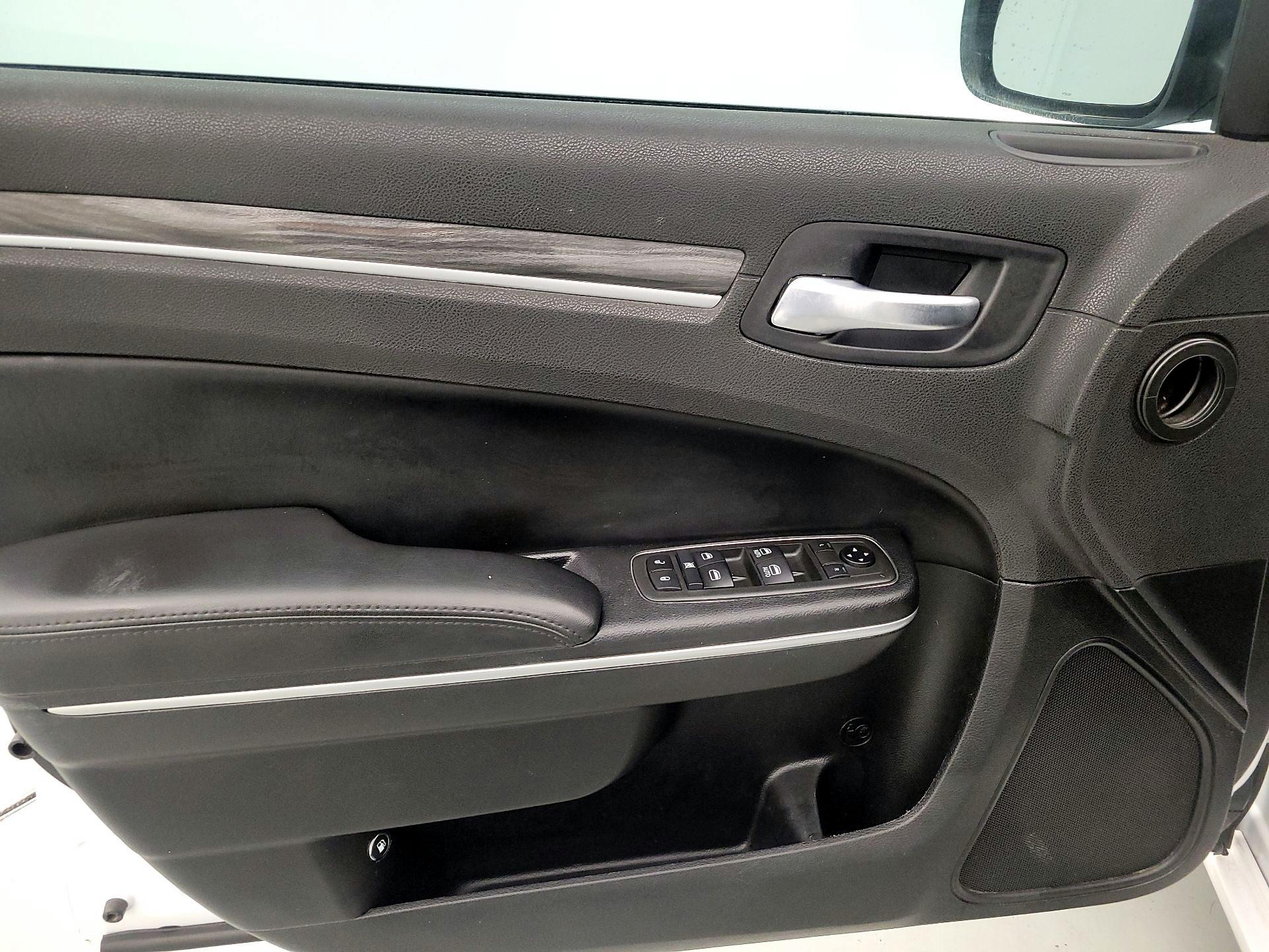 Thumbnail: 2021 Chrysler 300 - 12