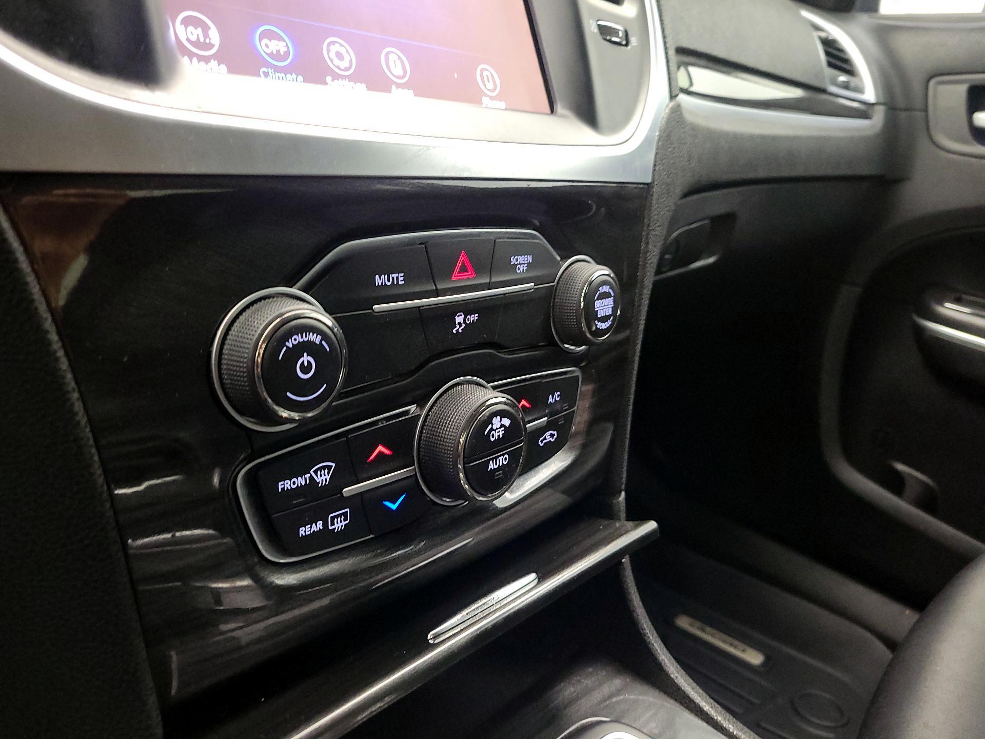 Thumbnail: 2021 Chrysler 300 - 16