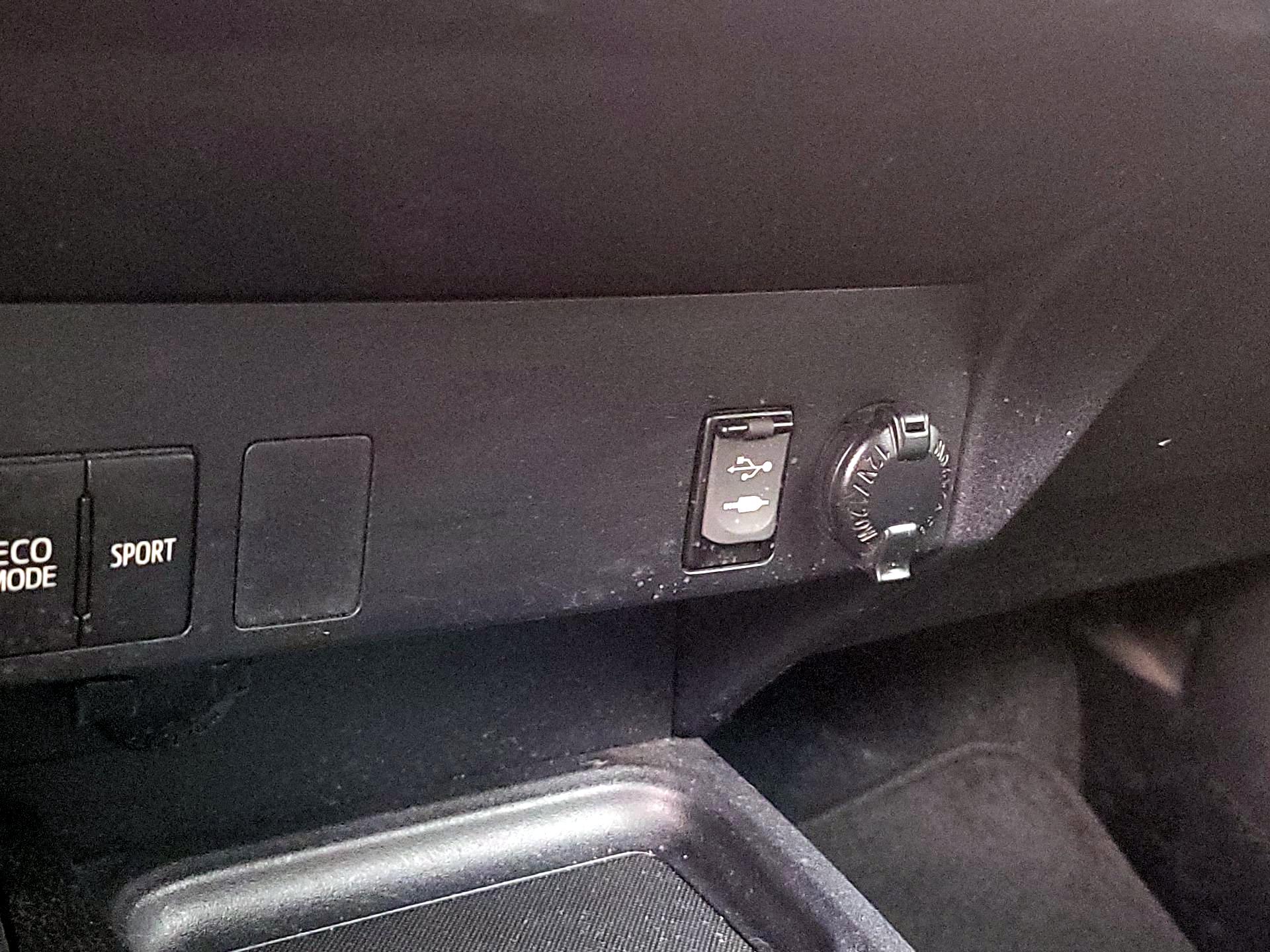 Thumbnail: 2016 Toyota RAV4 - 18