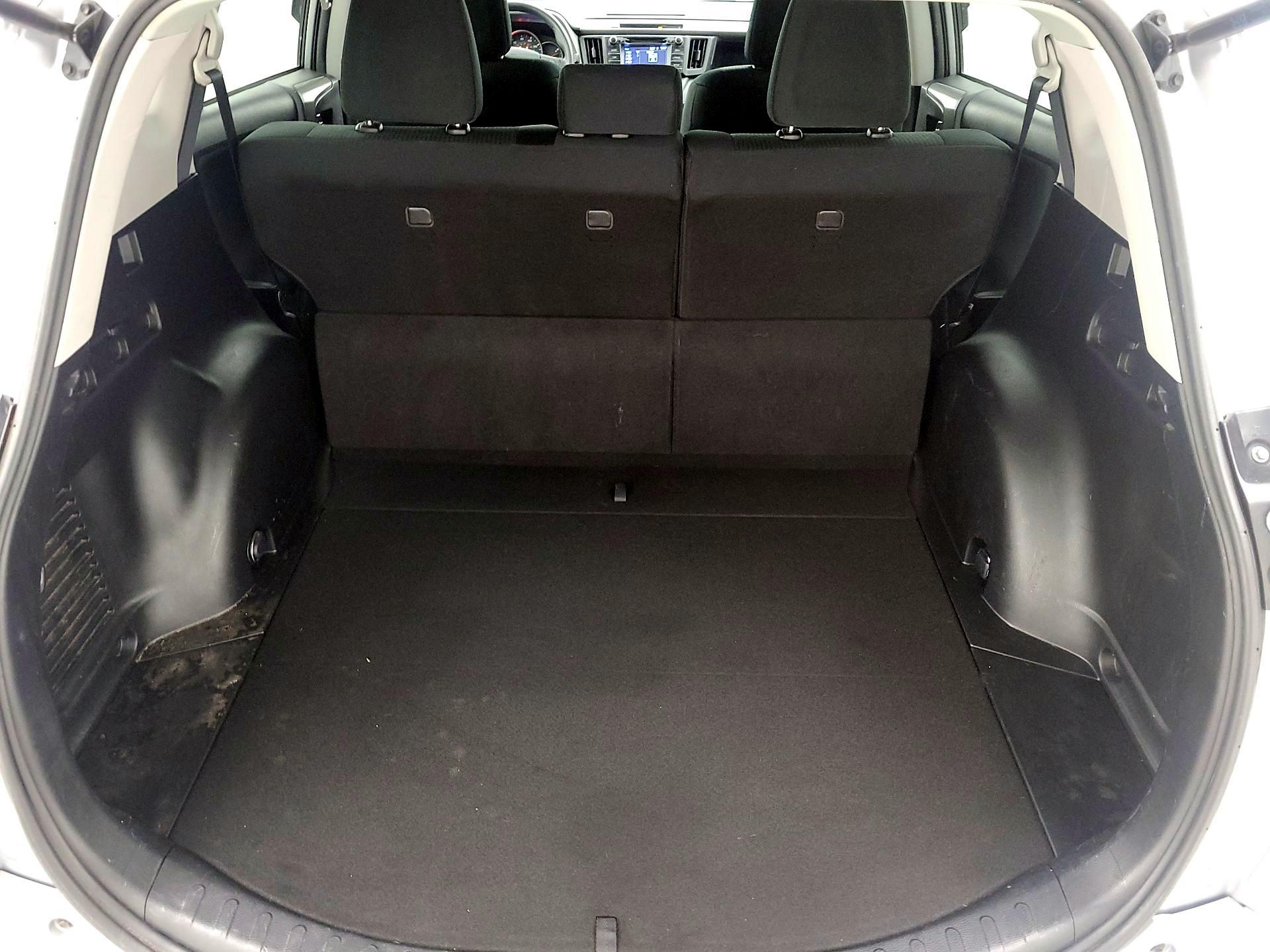 Thumbnail: 2016 Toyota RAV4 - 20