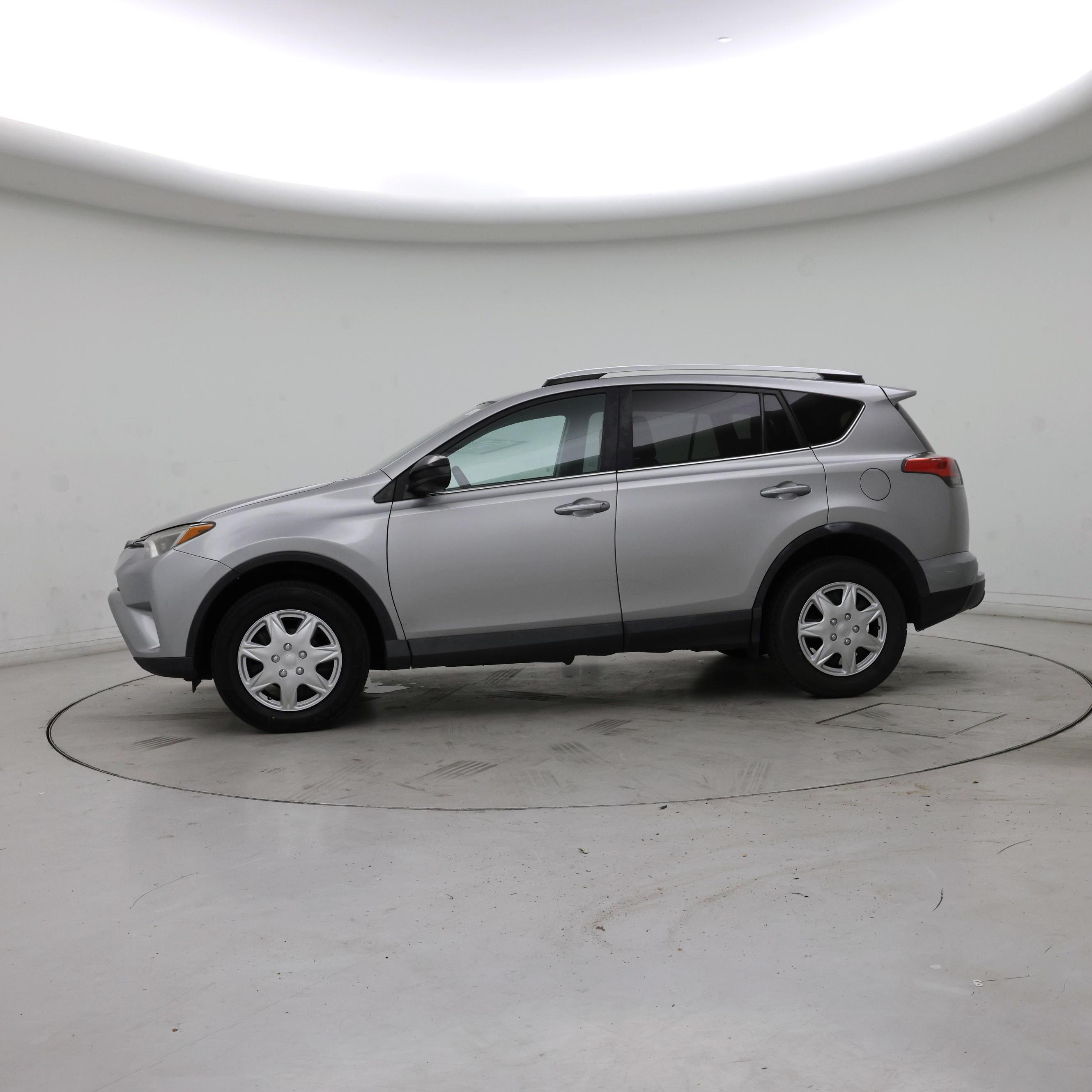 Thumbnail: 2016 Toyota RAV4 - 3