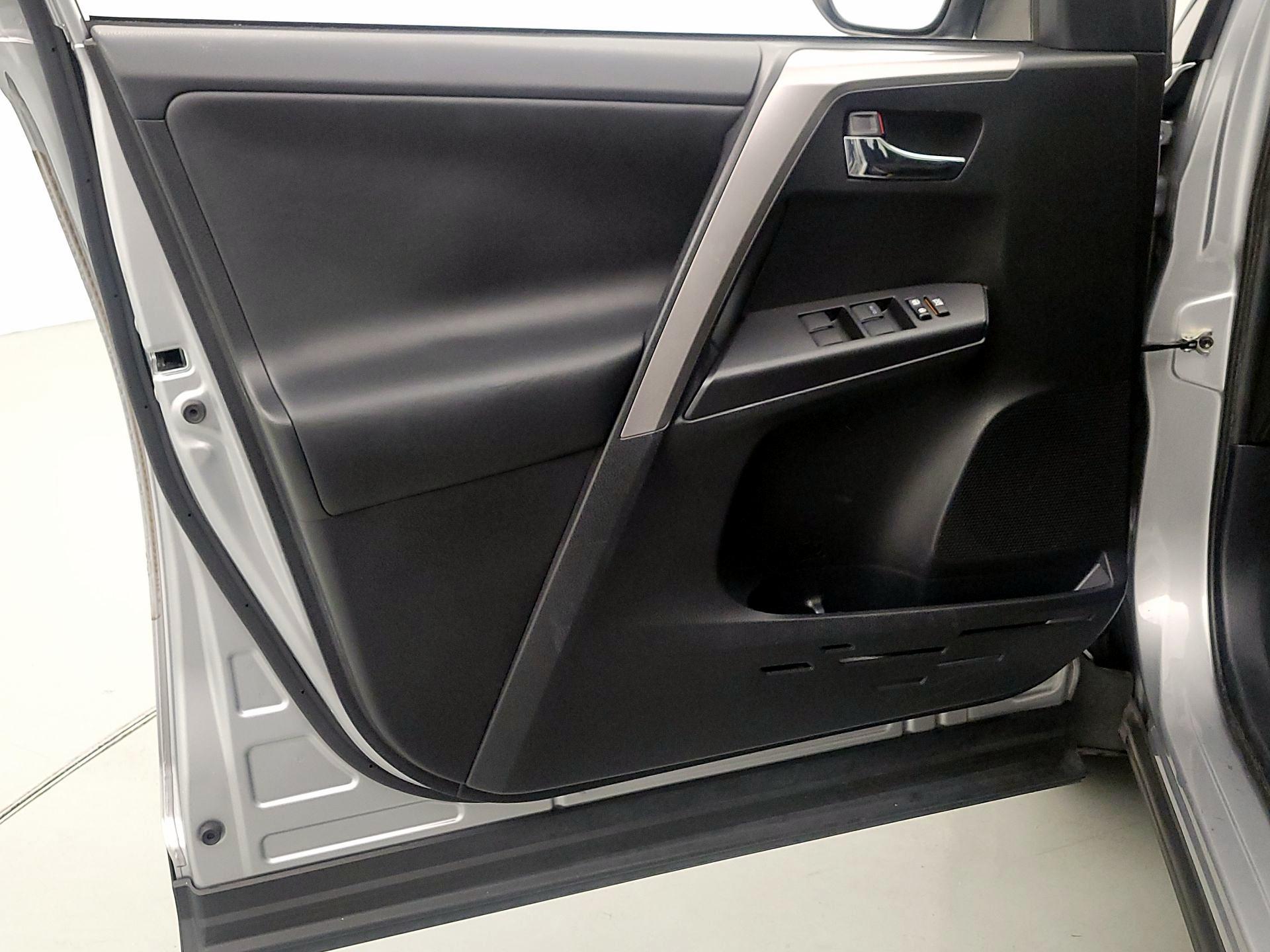 Thumbnail: 2017 Toyota RAV4 - 12