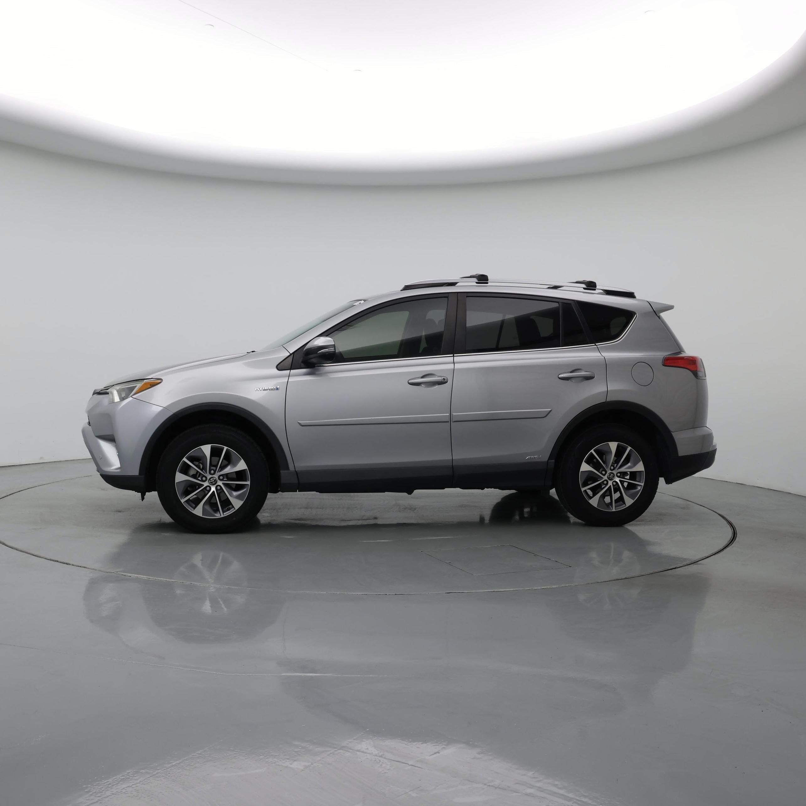 Thumbnail: 2017 Toyota RAV4 - 3