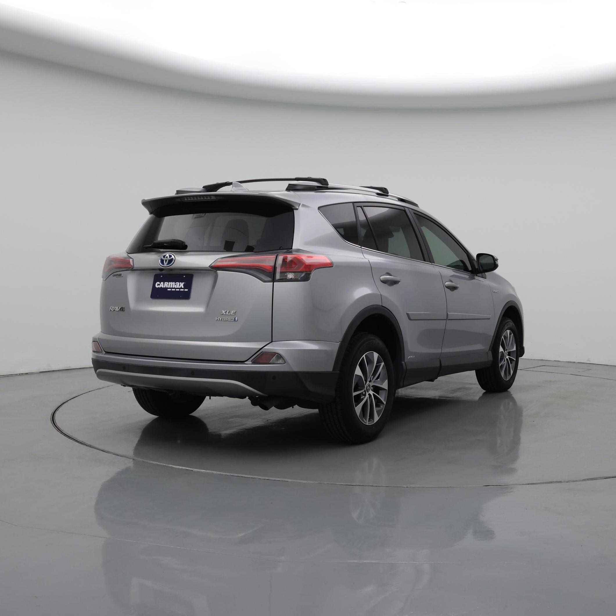 Thumbnail: 2017 Toyota RAV4 - 8