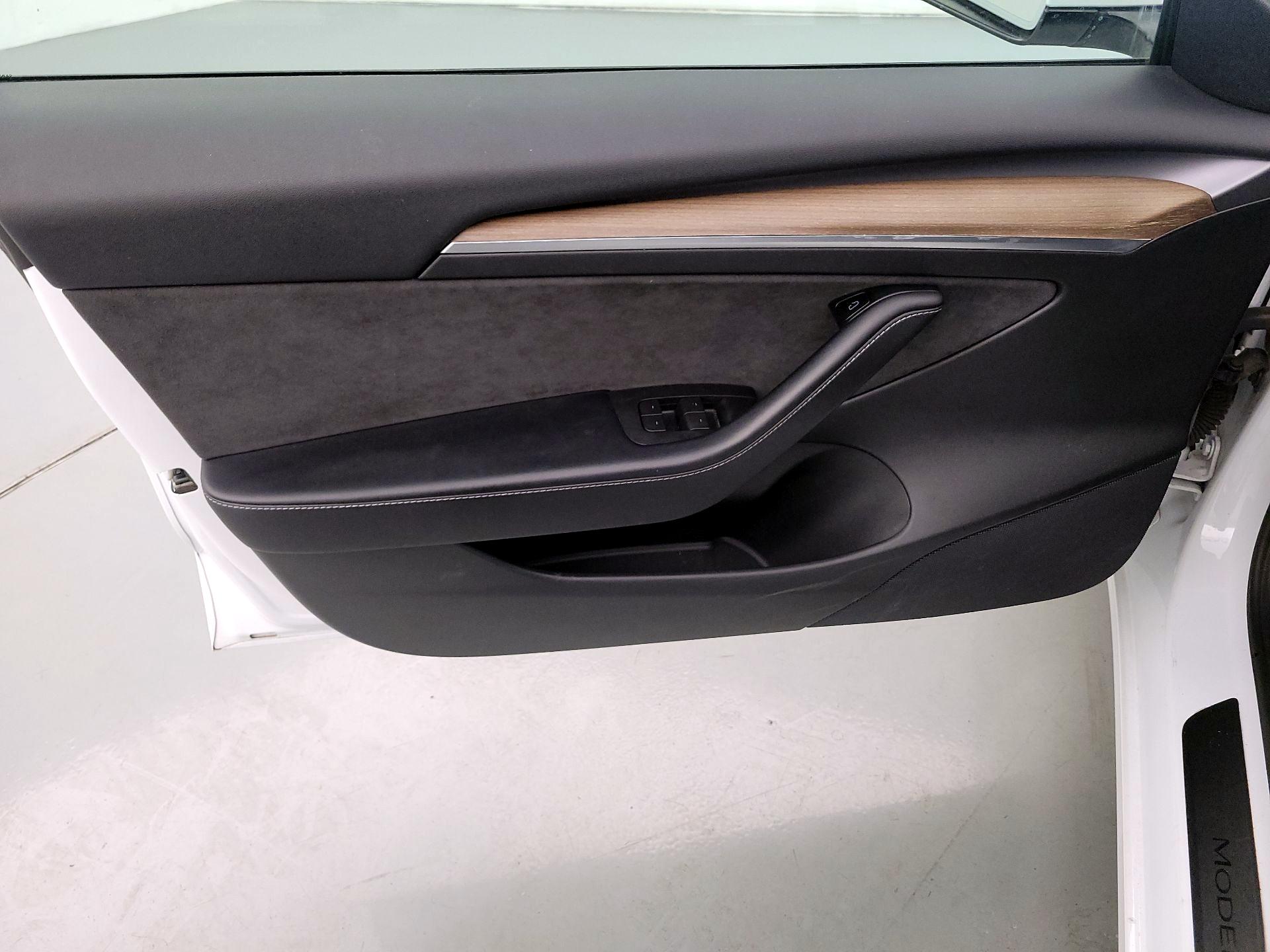 Thumbnail: 2022 Tesla Model 3 - 12