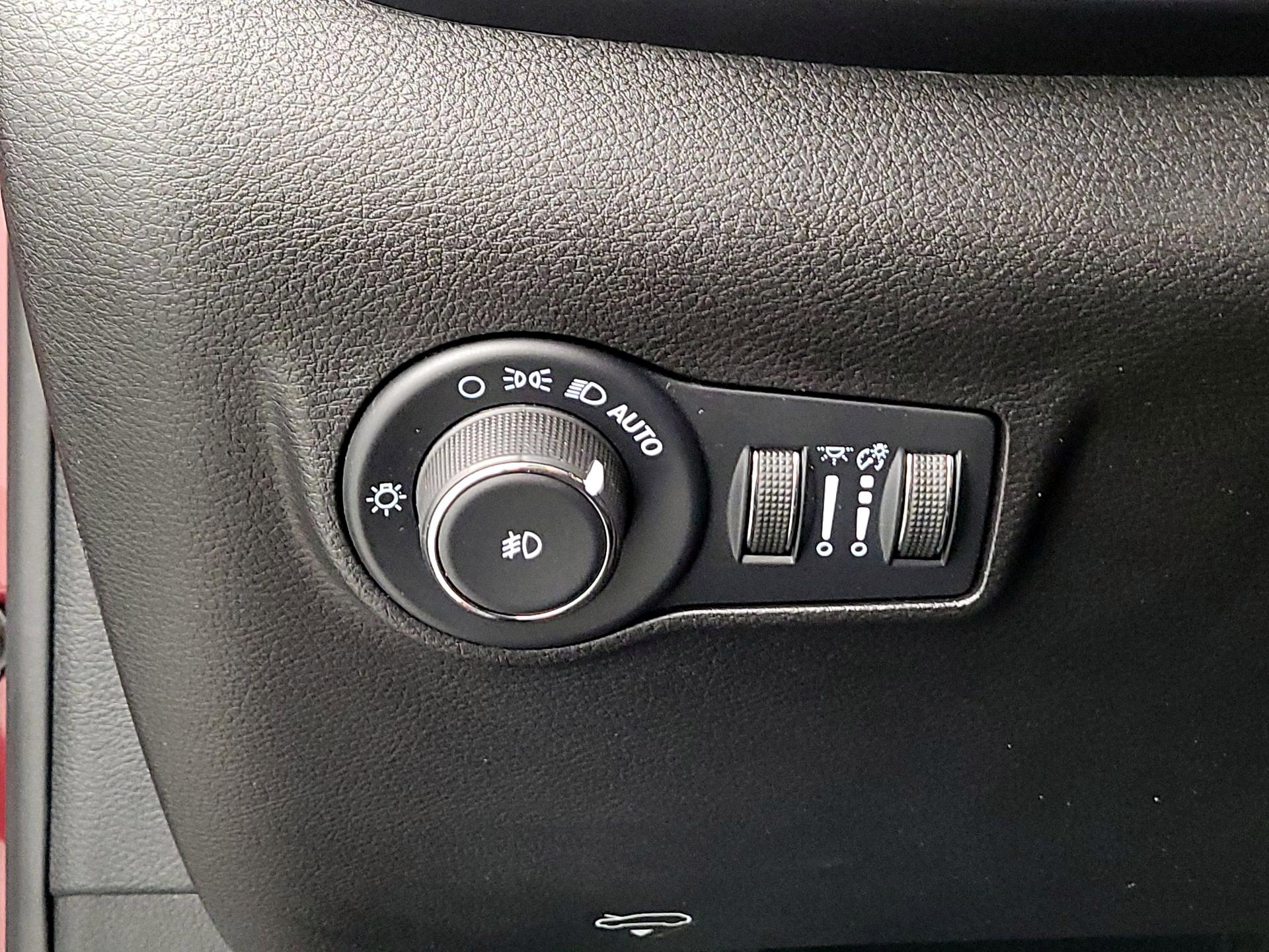 Thumbnail: 2022 Jeep Compass - 13