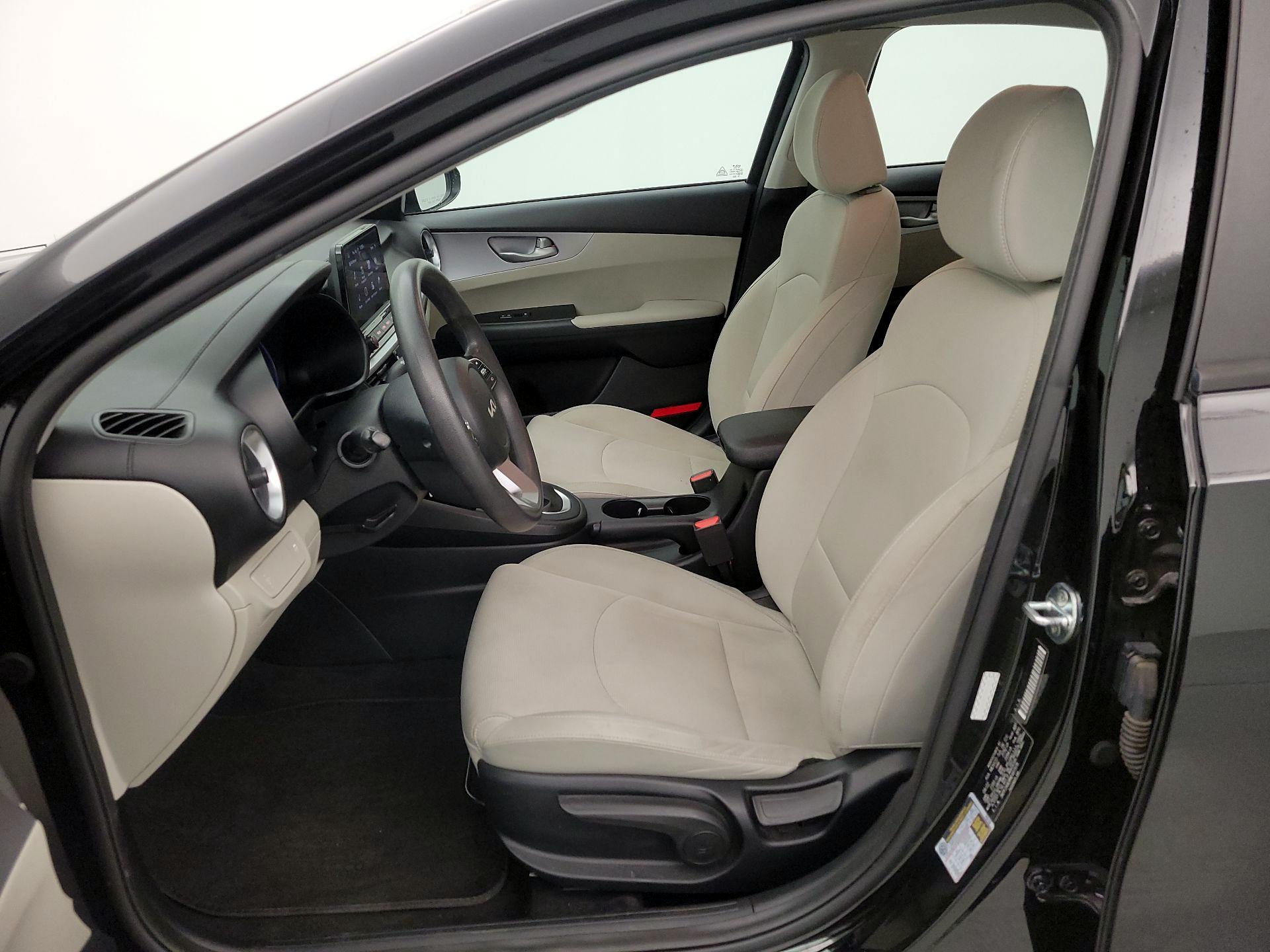 Thumbnail: 2022 Kia Forte - 11