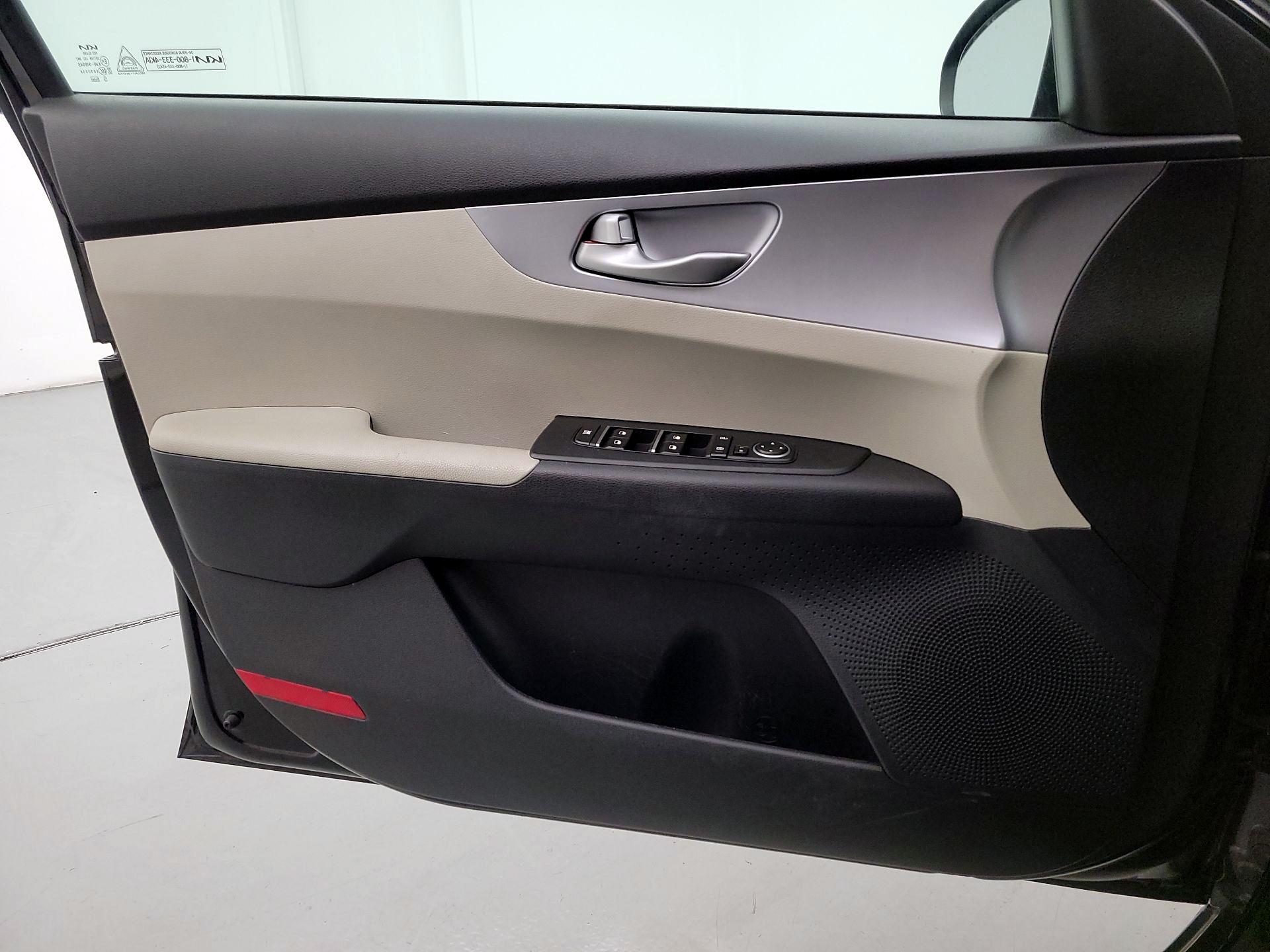 Thumbnail: 2022 Kia Forte - 12