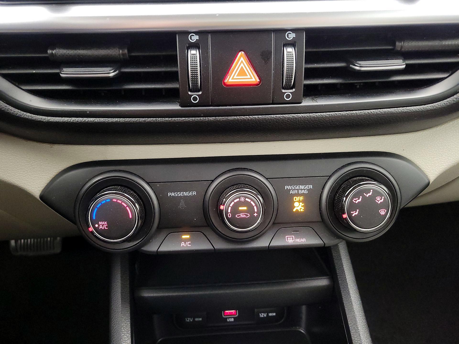 Thumbnail: 2022 Kia Forte - 16