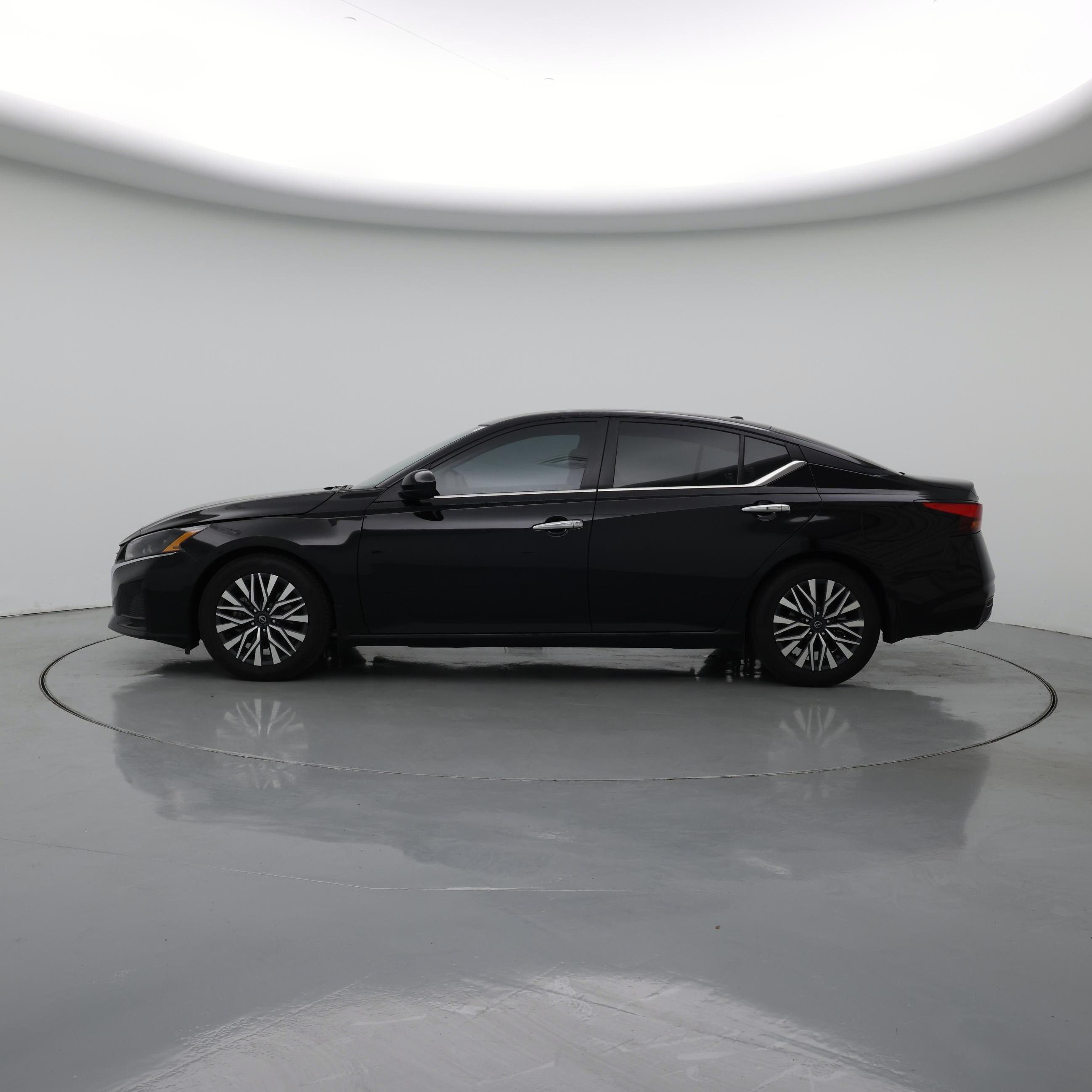 Thumbnail: 2023 Nissan Altima - 3