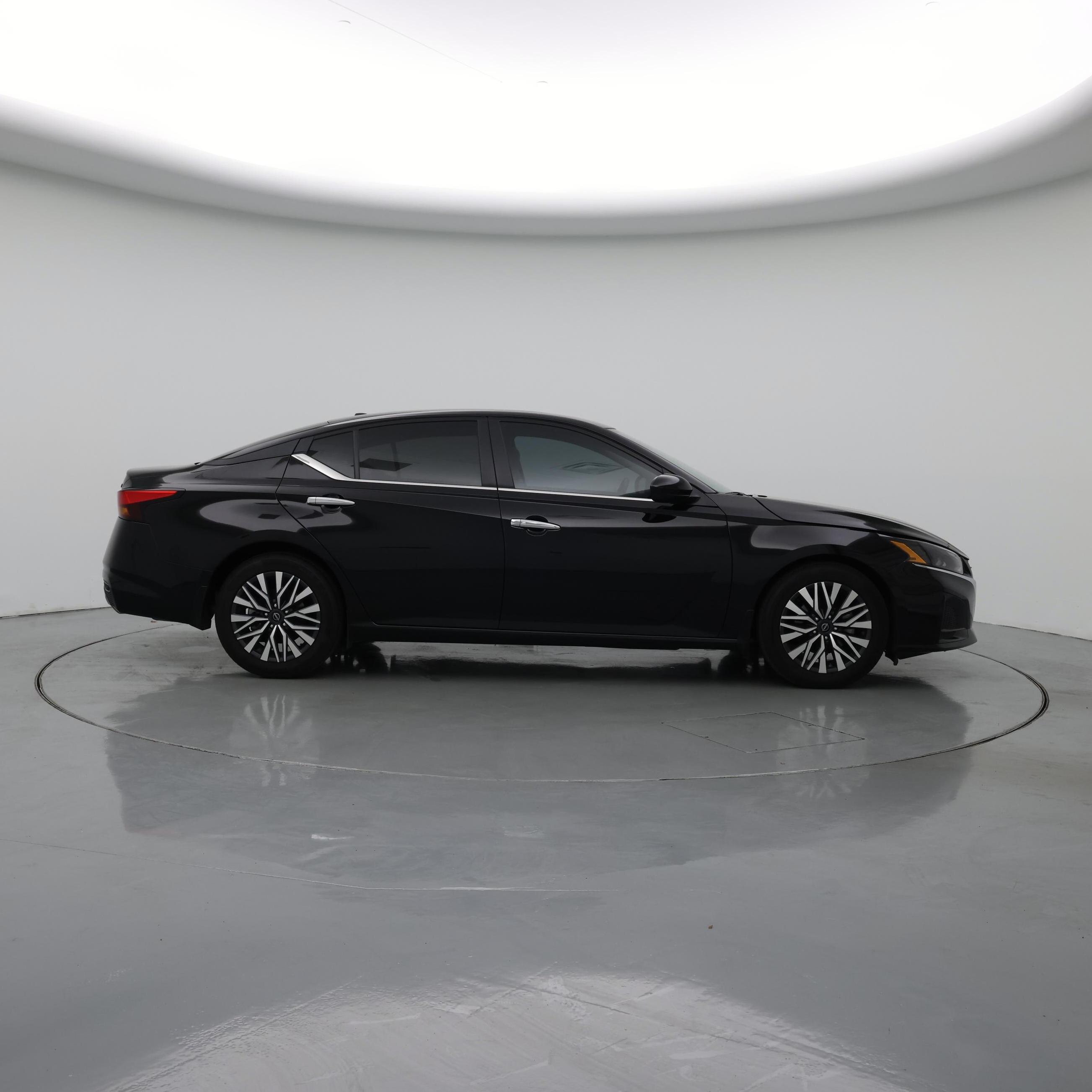Thumbnail: 2023 Nissan Altima - 7