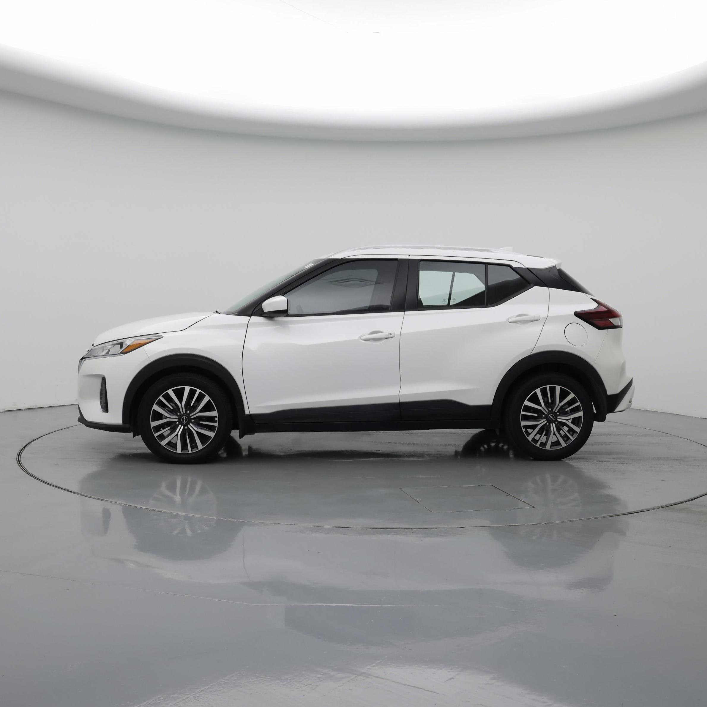 Thumbnail: 2022 Nissan Kicks - 3