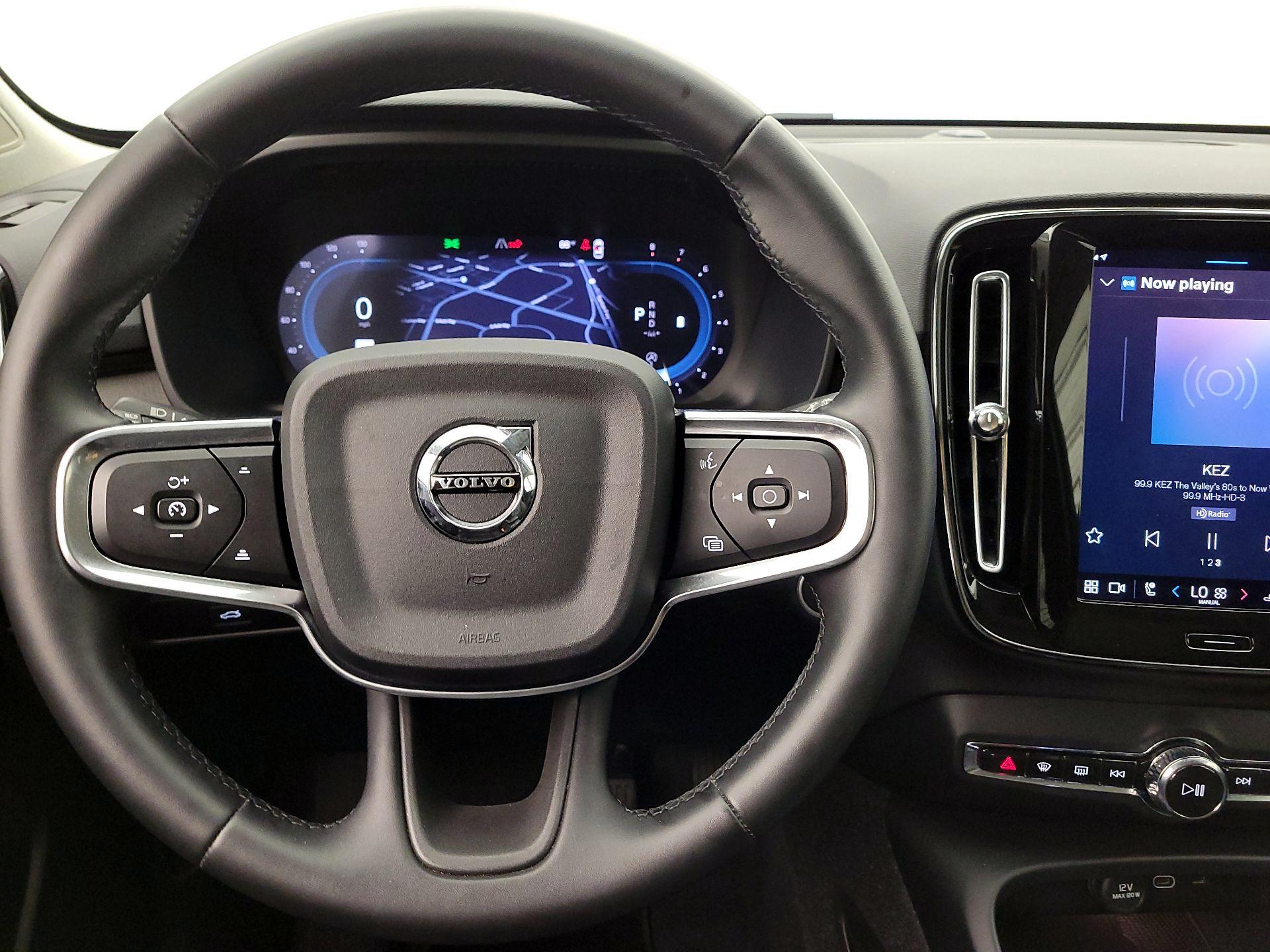 Thumbnail: 2025 Volvo XC40 - 10