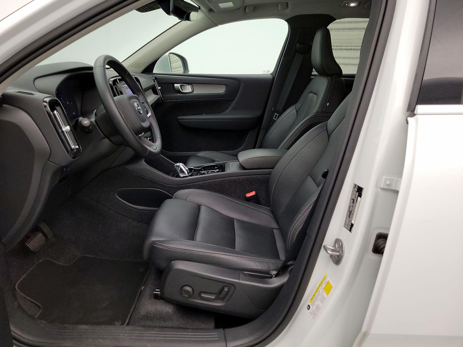 Thumbnail: 2025 Volvo XC40 - 11