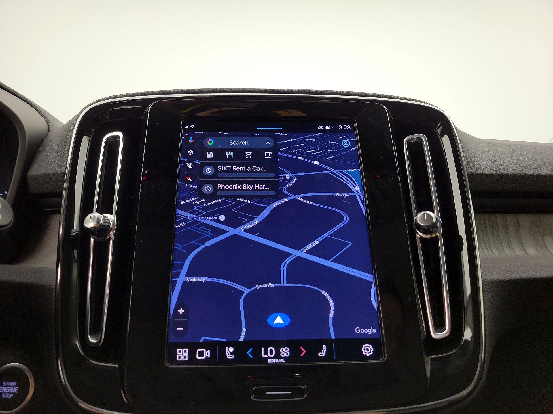 Thumbnail: 2025 Volvo XC40 - 14