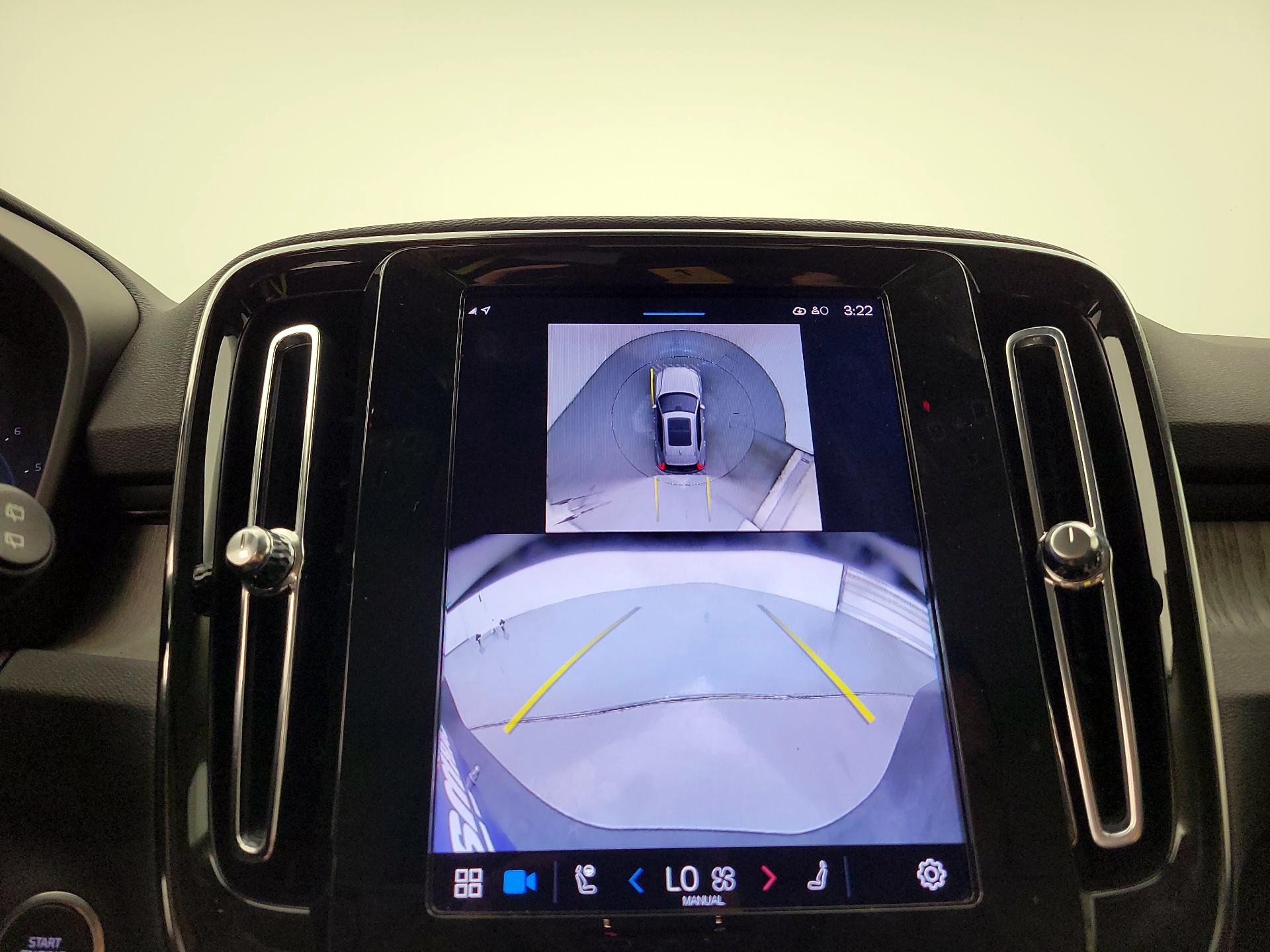 Thumbnail: 2025 Volvo XC40 - 15