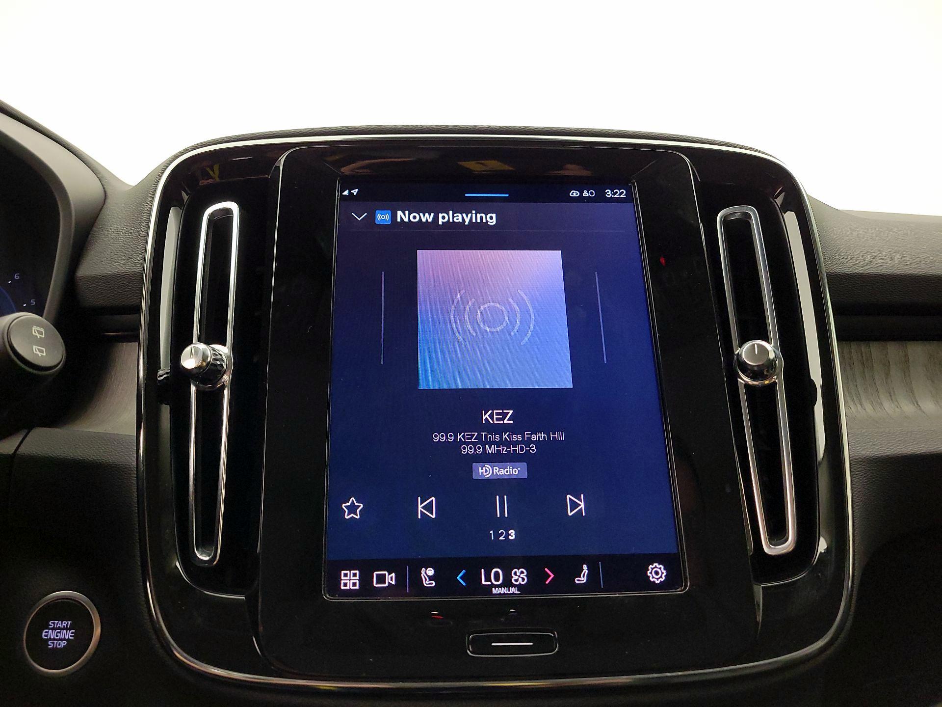 Thumbnail: 2025 Volvo XC40 - 16