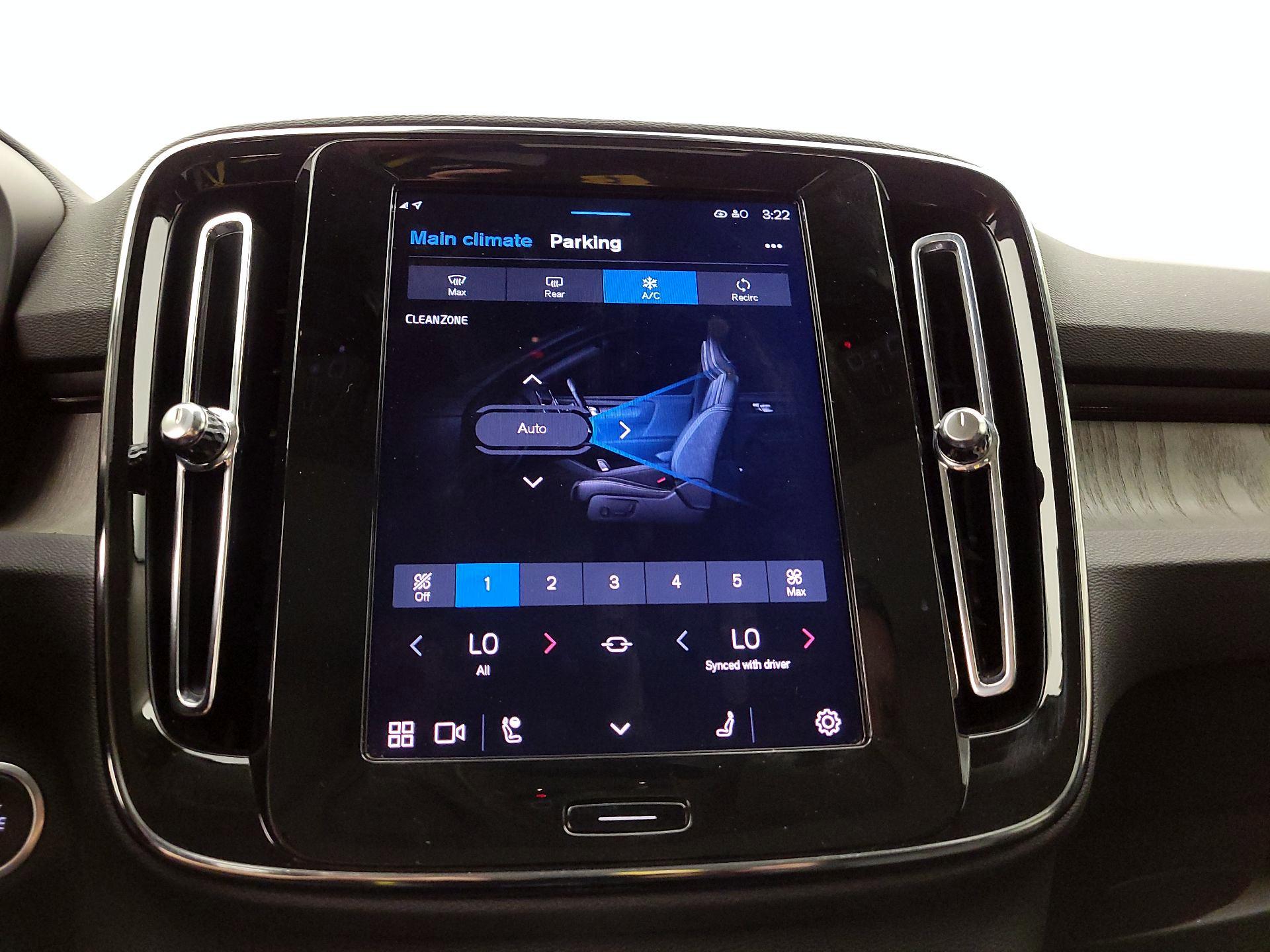 Thumbnail: 2025 Volvo XC40 - 17