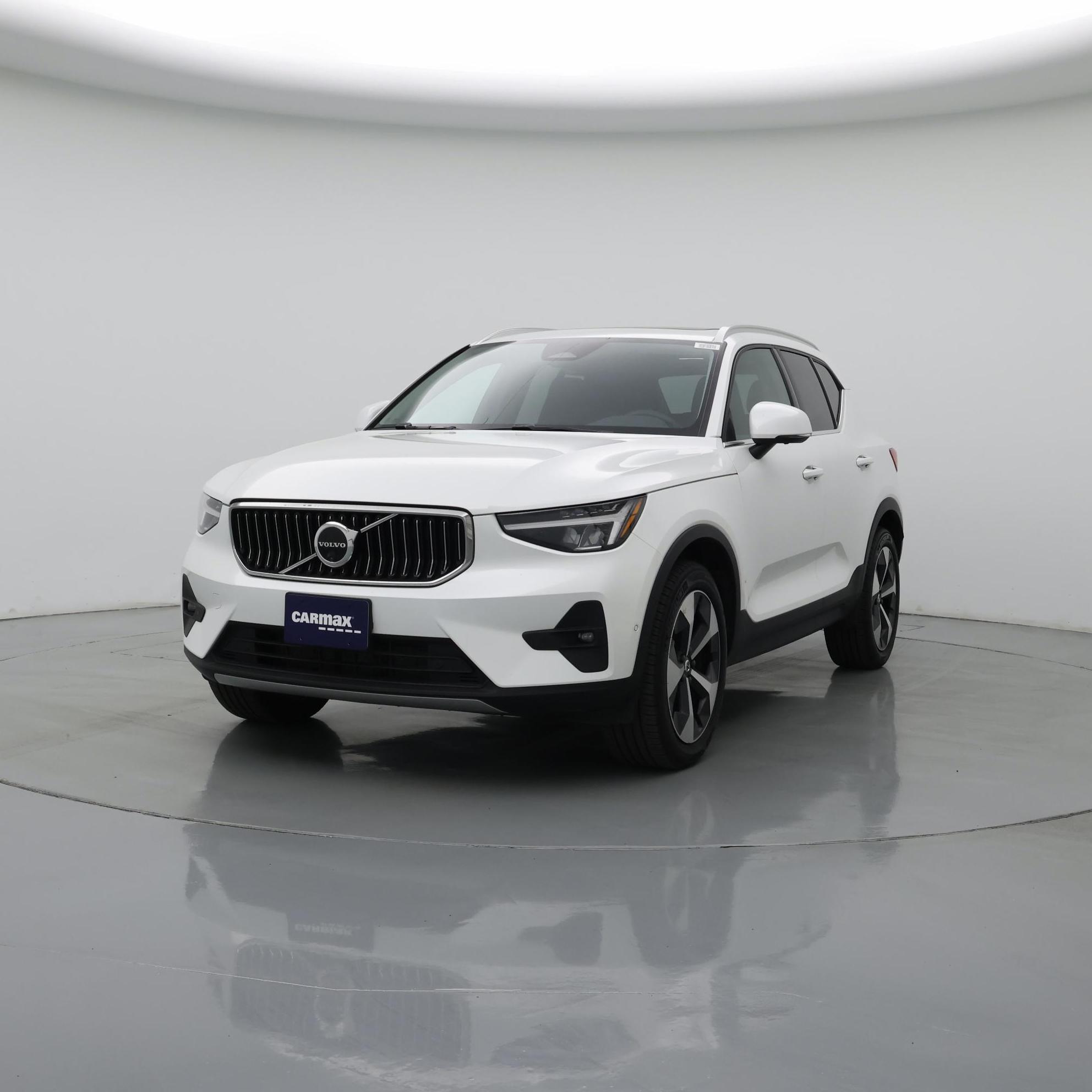 Thumbnail: 2025 Volvo XC40 - 4