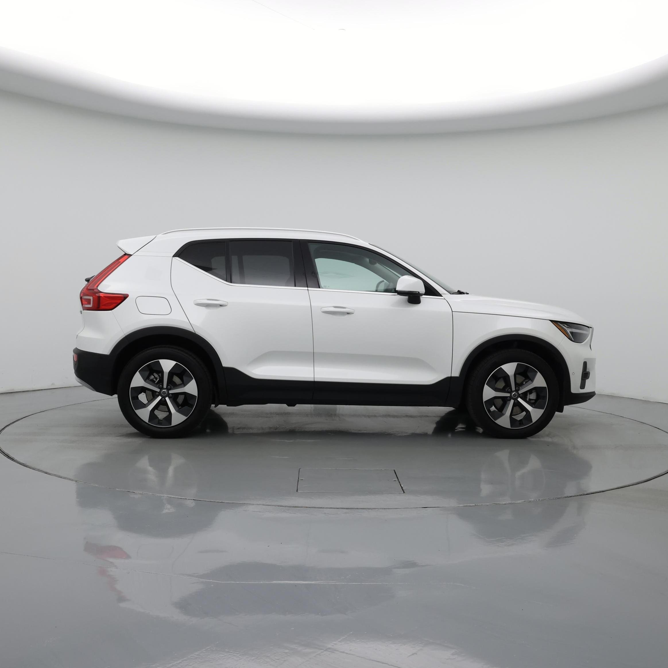 Thumbnail: 2025 Volvo XC40 - 7