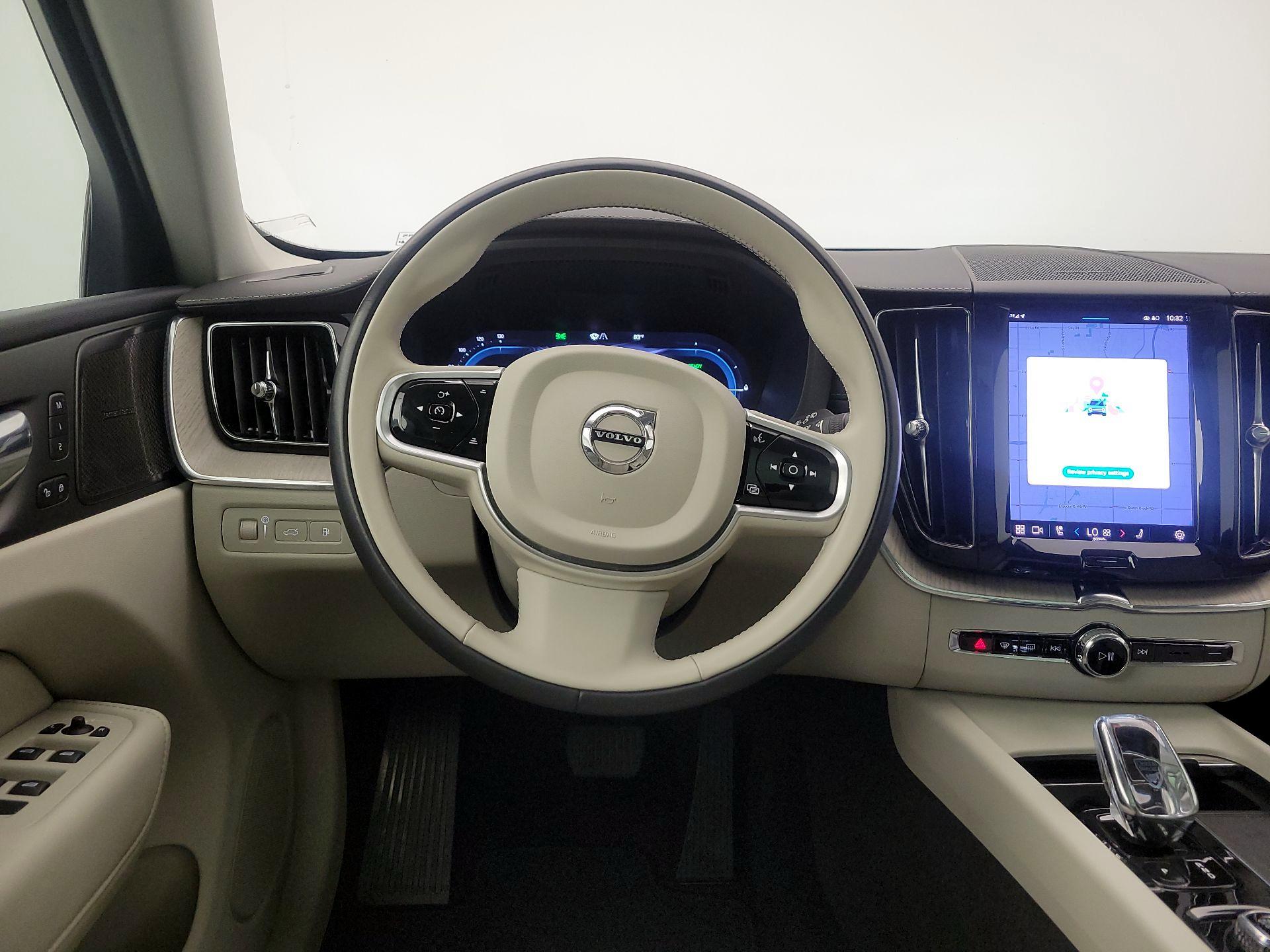 Thumbnail: 2022 Volvo XC60 - 10