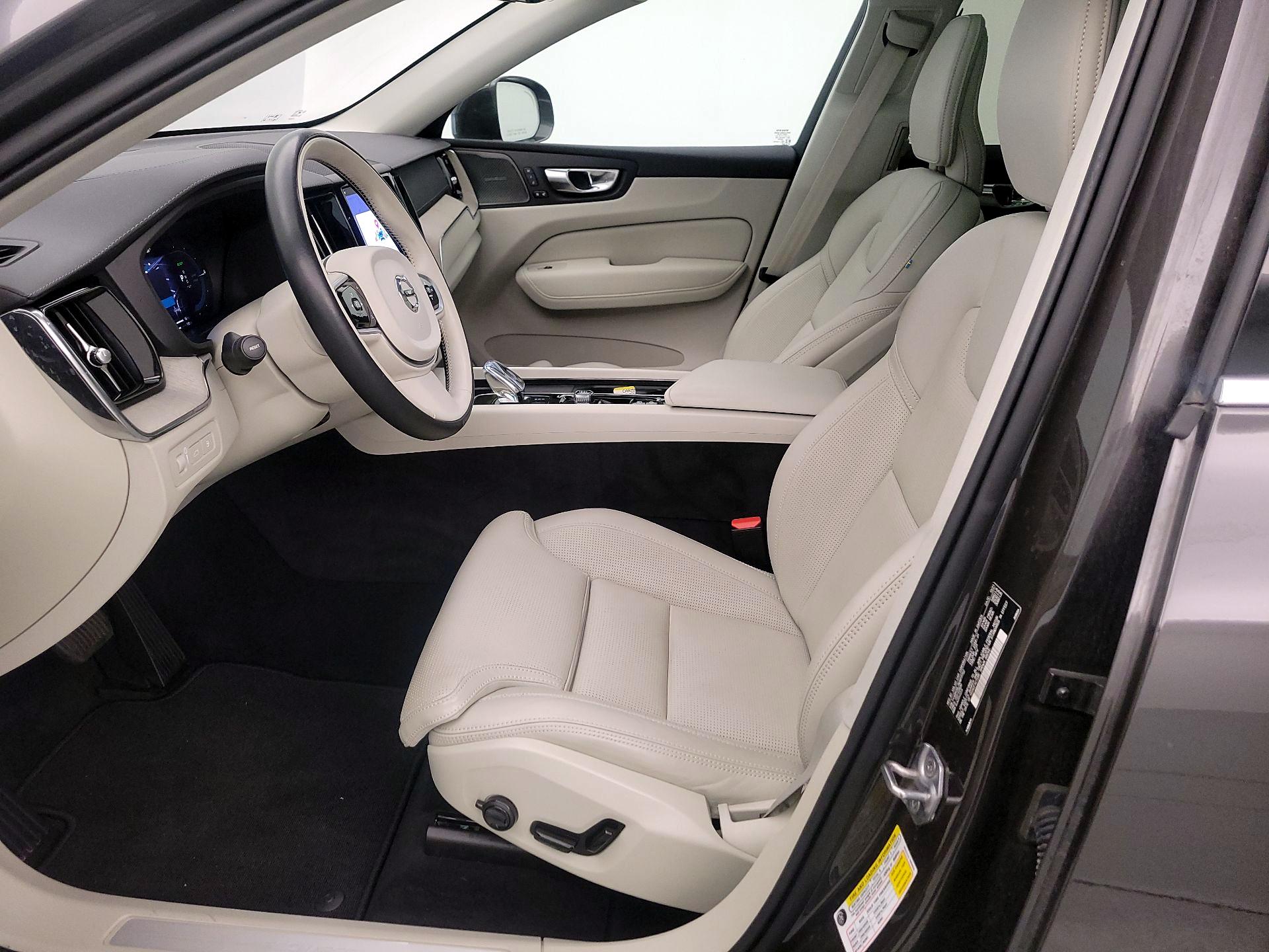 Thumbnail: 2022 Volvo XC60 - 11