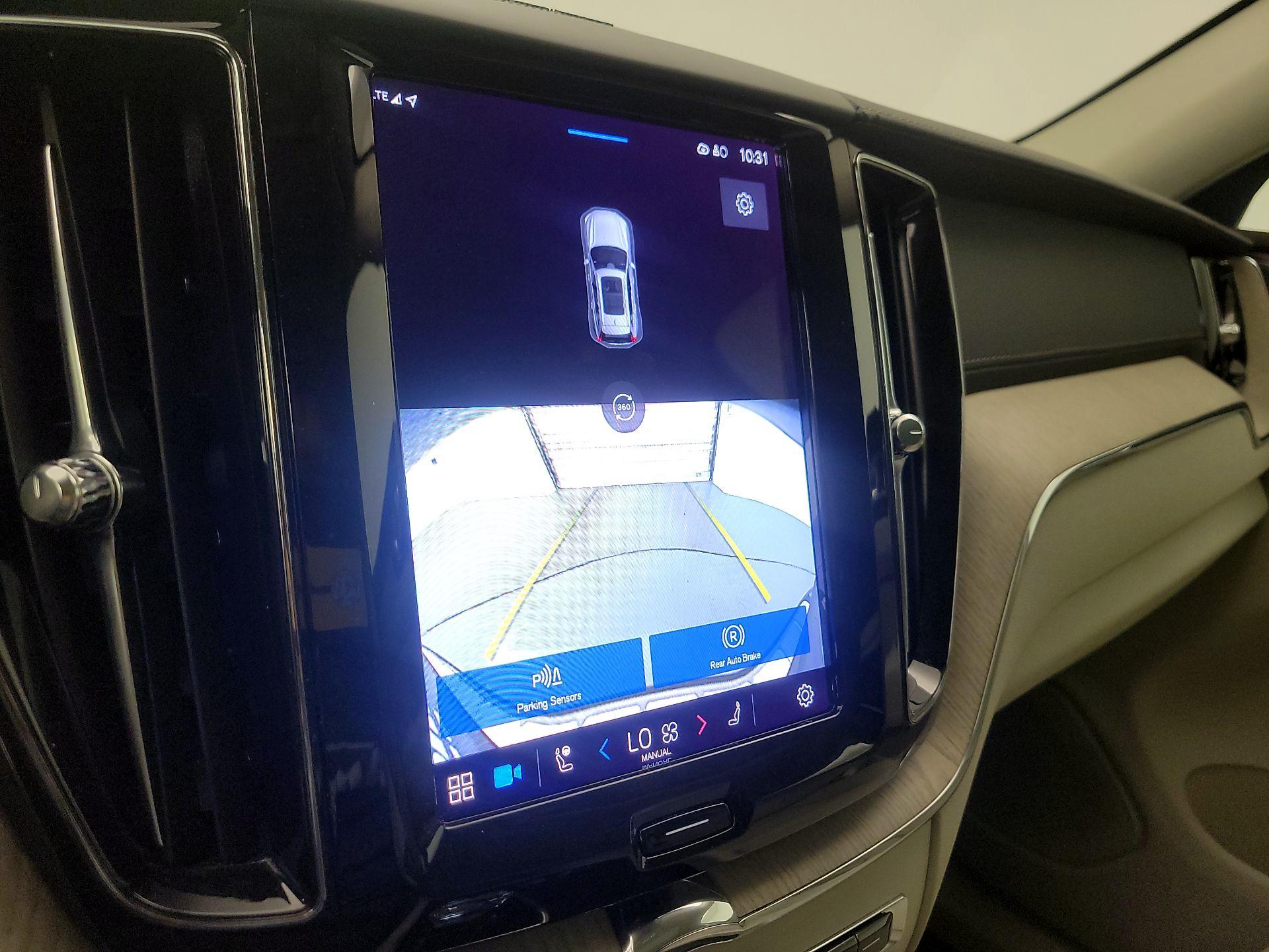 Thumbnail: 2022 Volvo XC60 - 14
