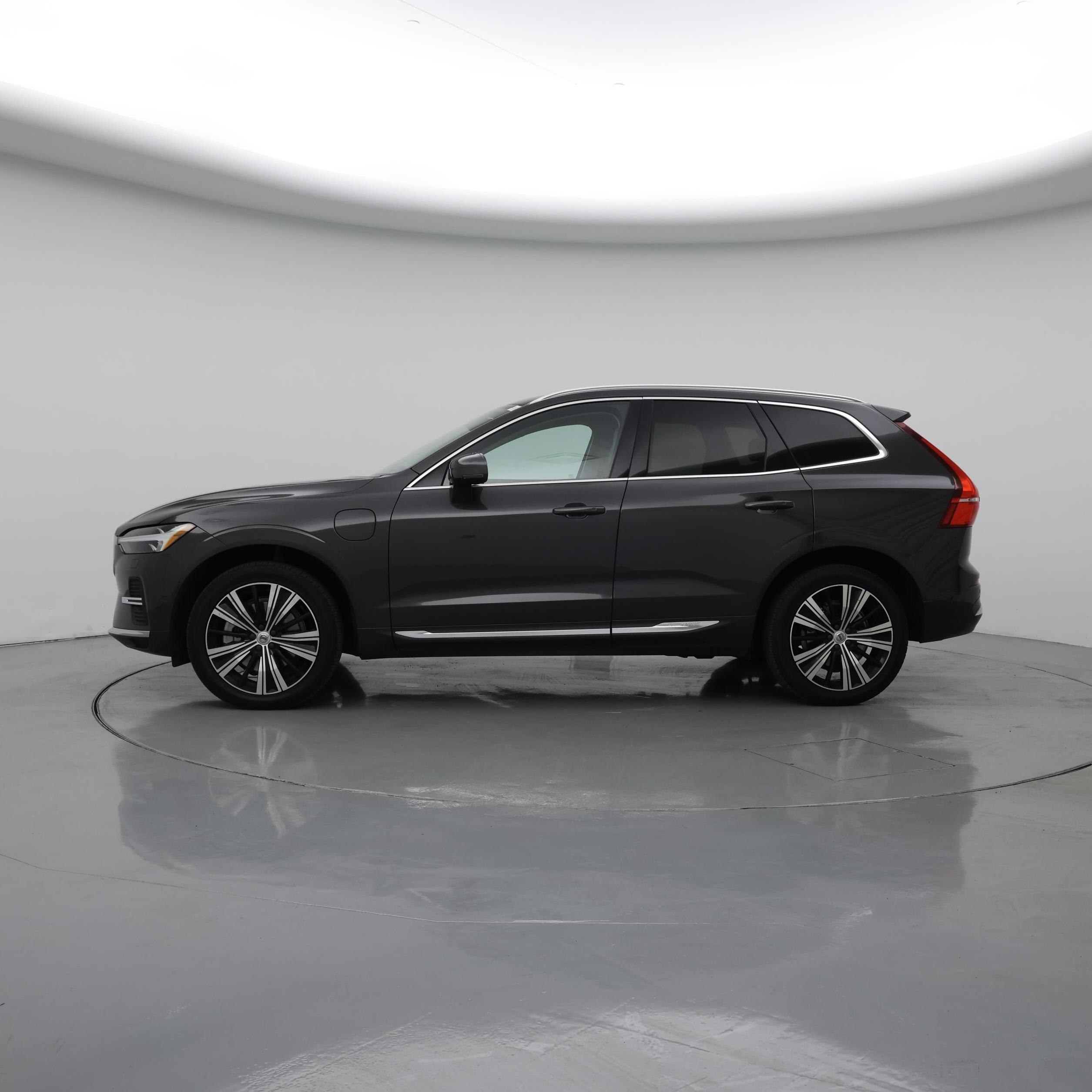 Thumbnail: 2022 Volvo XC60 - 3