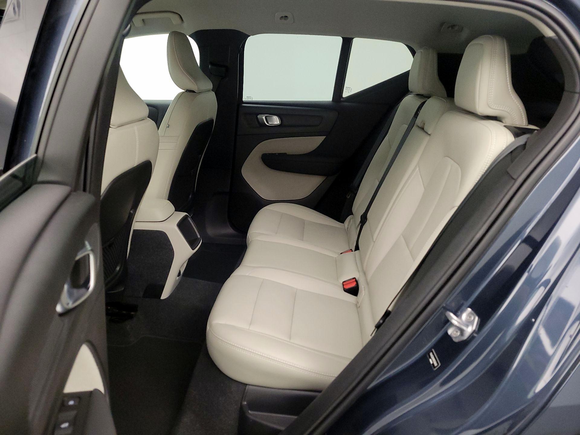 Thumbnail: 2021 Volvo XC40 - 19