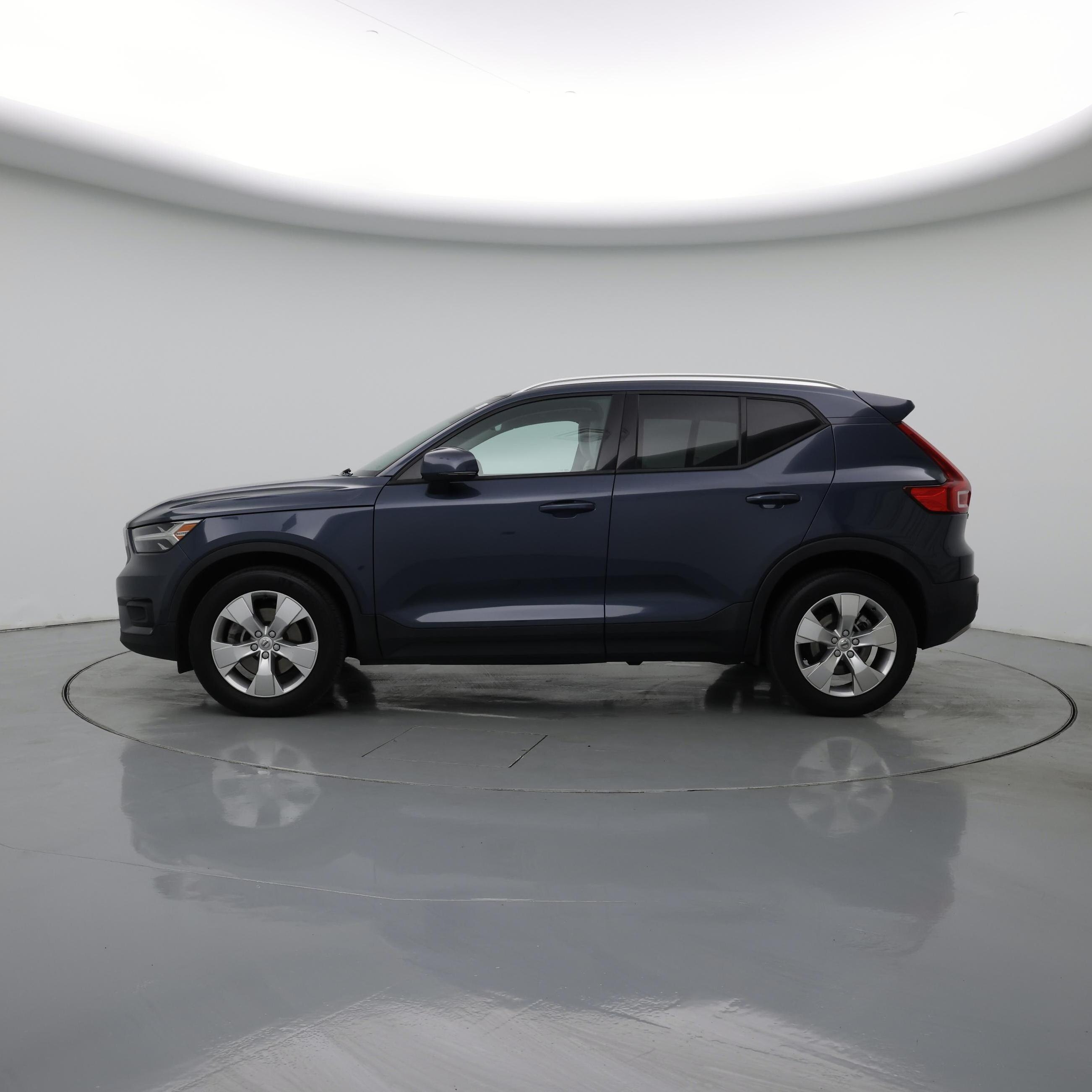 Thumbnail: 2021 Volvo XC40 - 3
