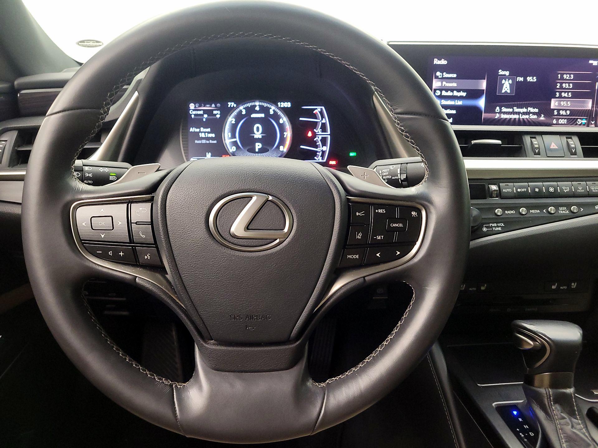 Thumbnail: 2020 Lexus ES - 10