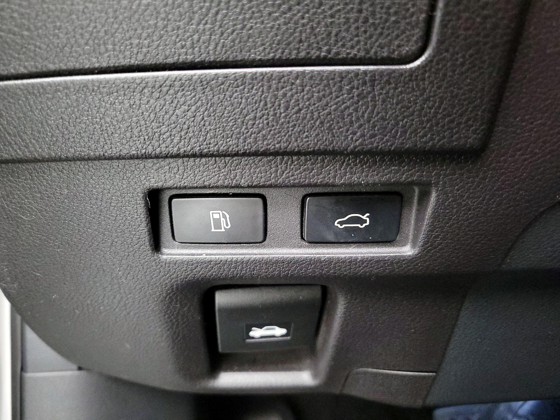 Thumbnail: 2020 Lexus ES - 13