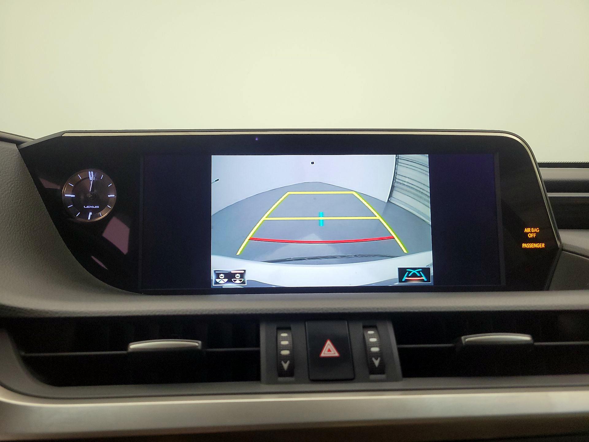 Thumbnail: 2020 Lexus ES - 15