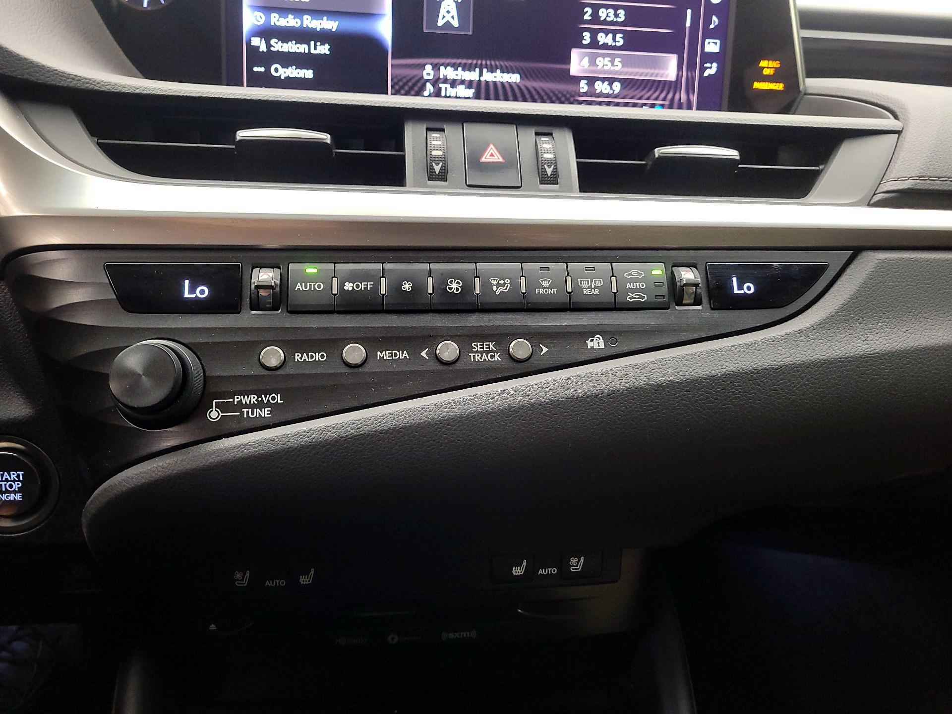 Thumbnail: 2020 Lexus ES - 17