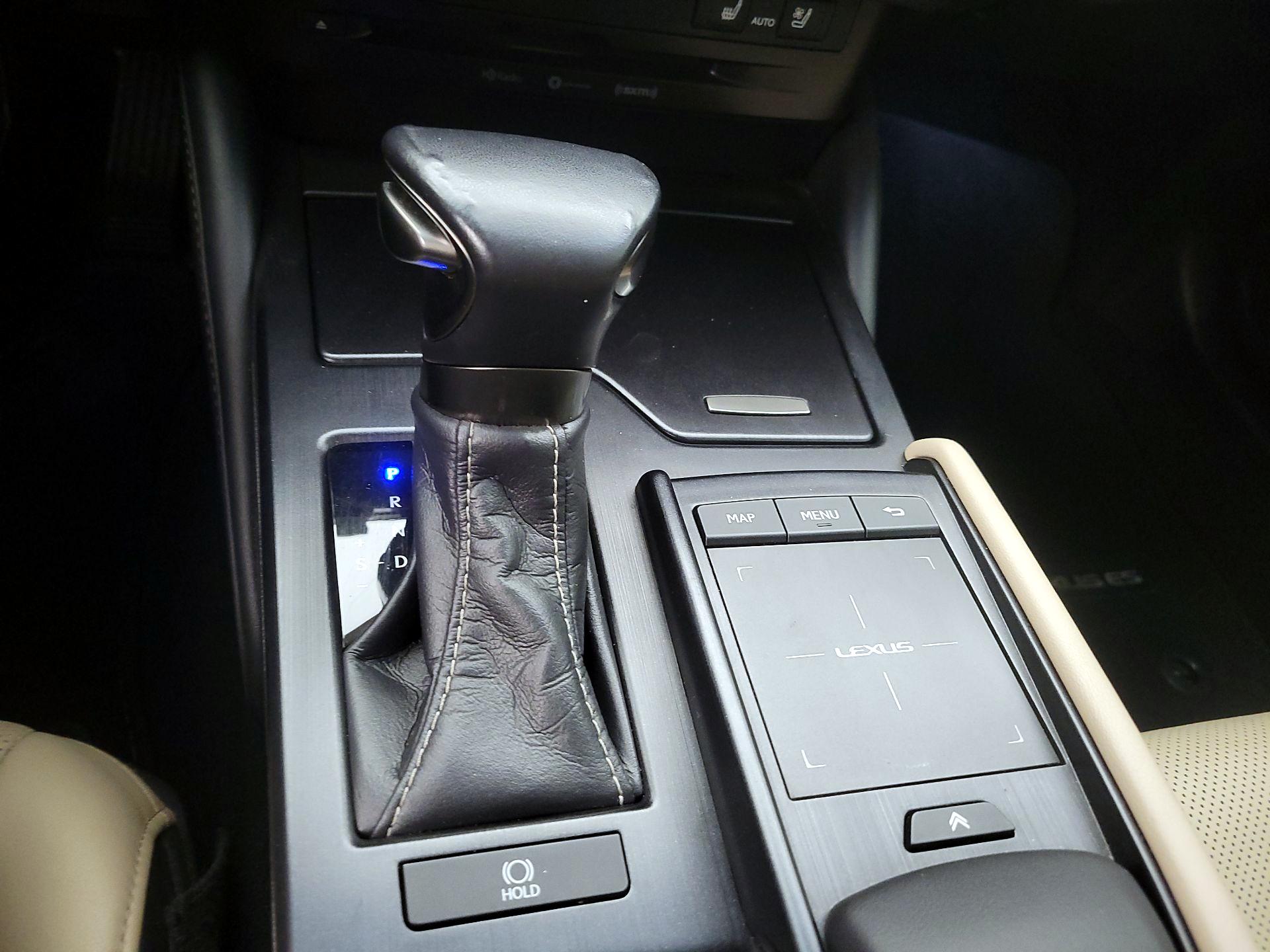 Thumbnail: 2020 Lexus ES - 18