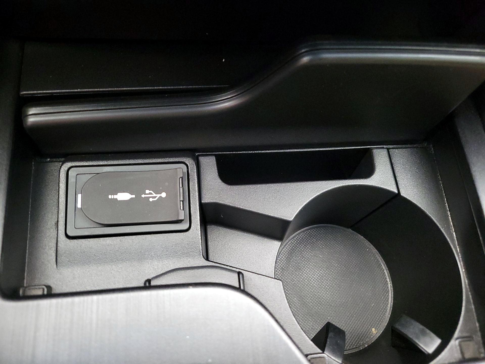 Thumbnail: 2020 Lexus ES - 19