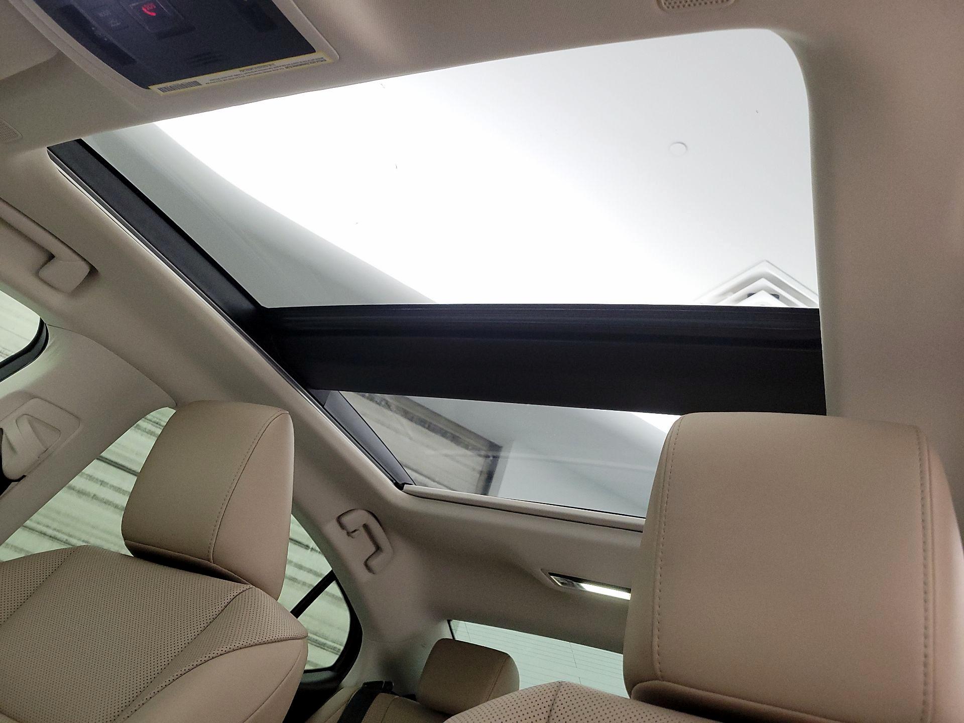 Thumbnail: 2020 Lexus ES - 20