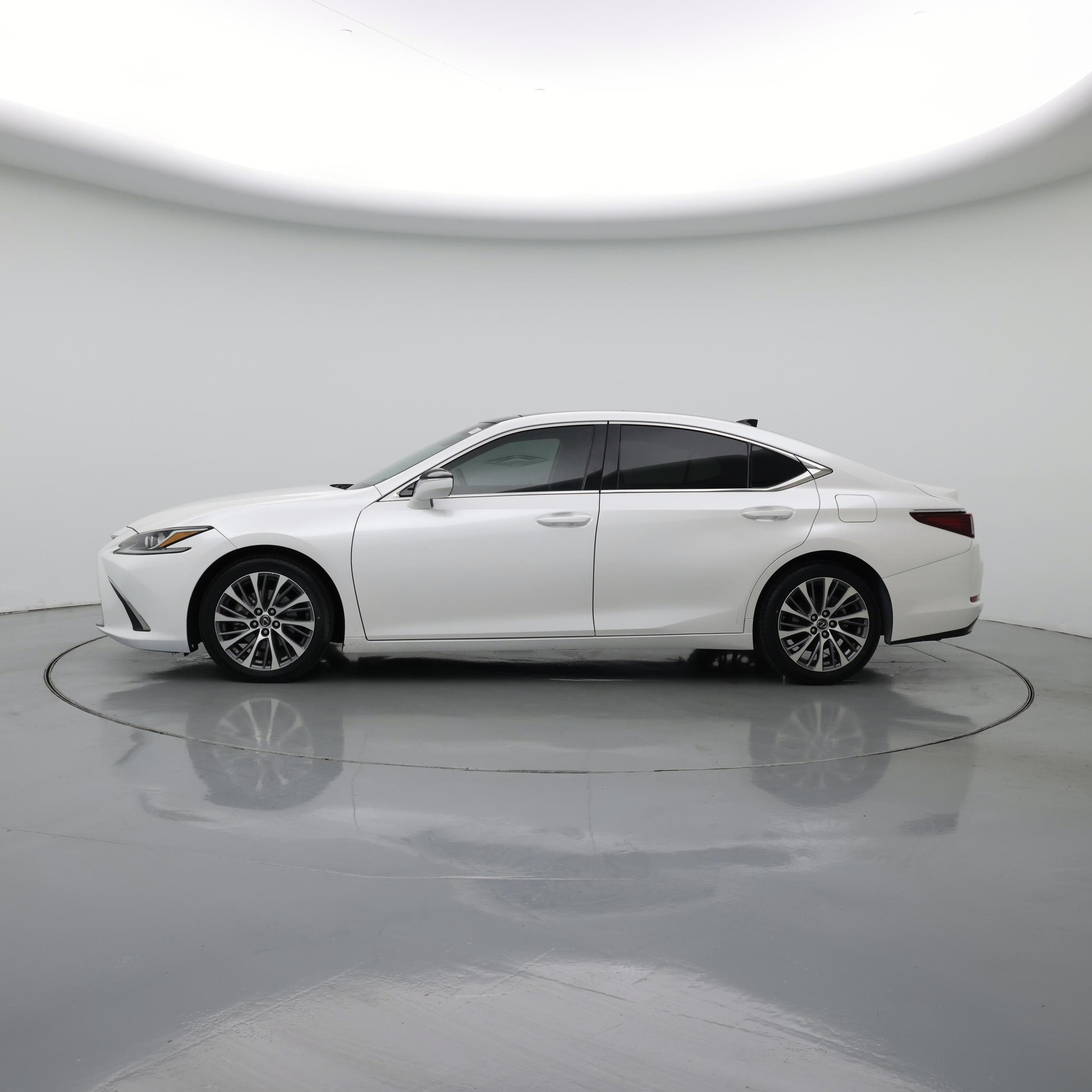 Thumbnail: 2020 Lexus ES - 3