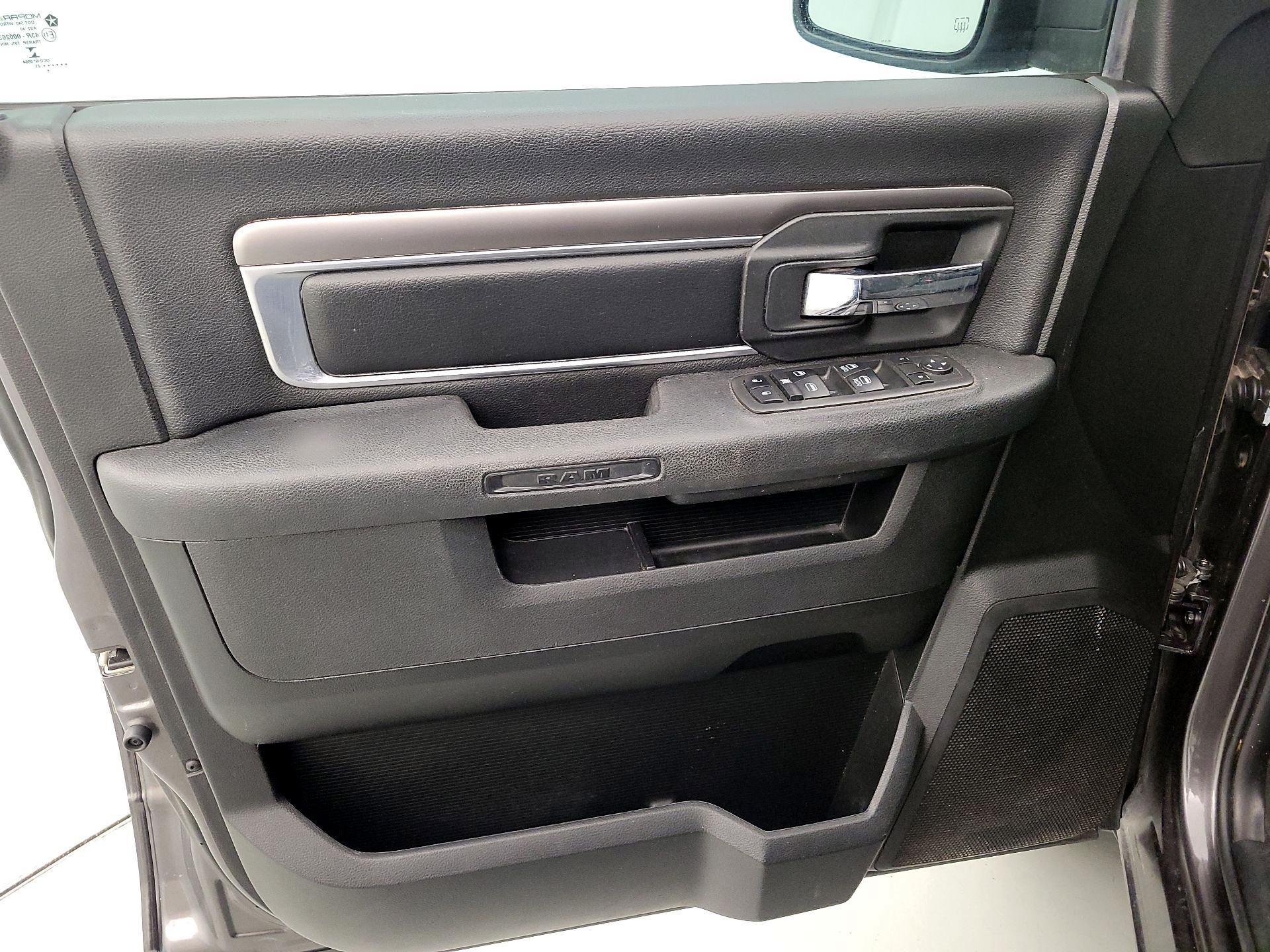 Thumbnail: 2021 RAM 1500 Classic - 12