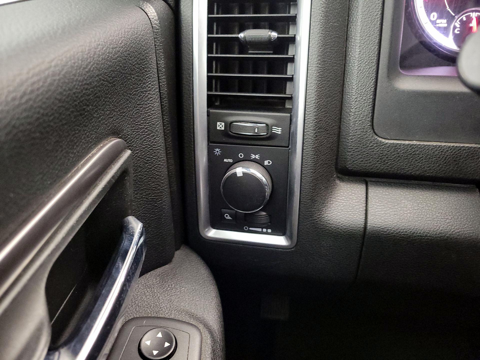 Thumbnail: 2021 RAM 1500 Classic - 13