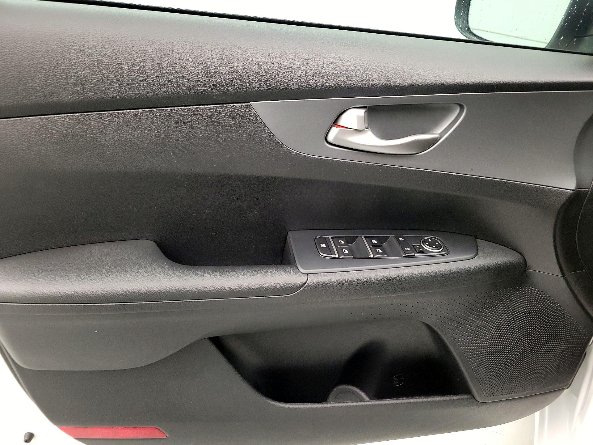 Thumbnail: 2021 Kia Forte - 12