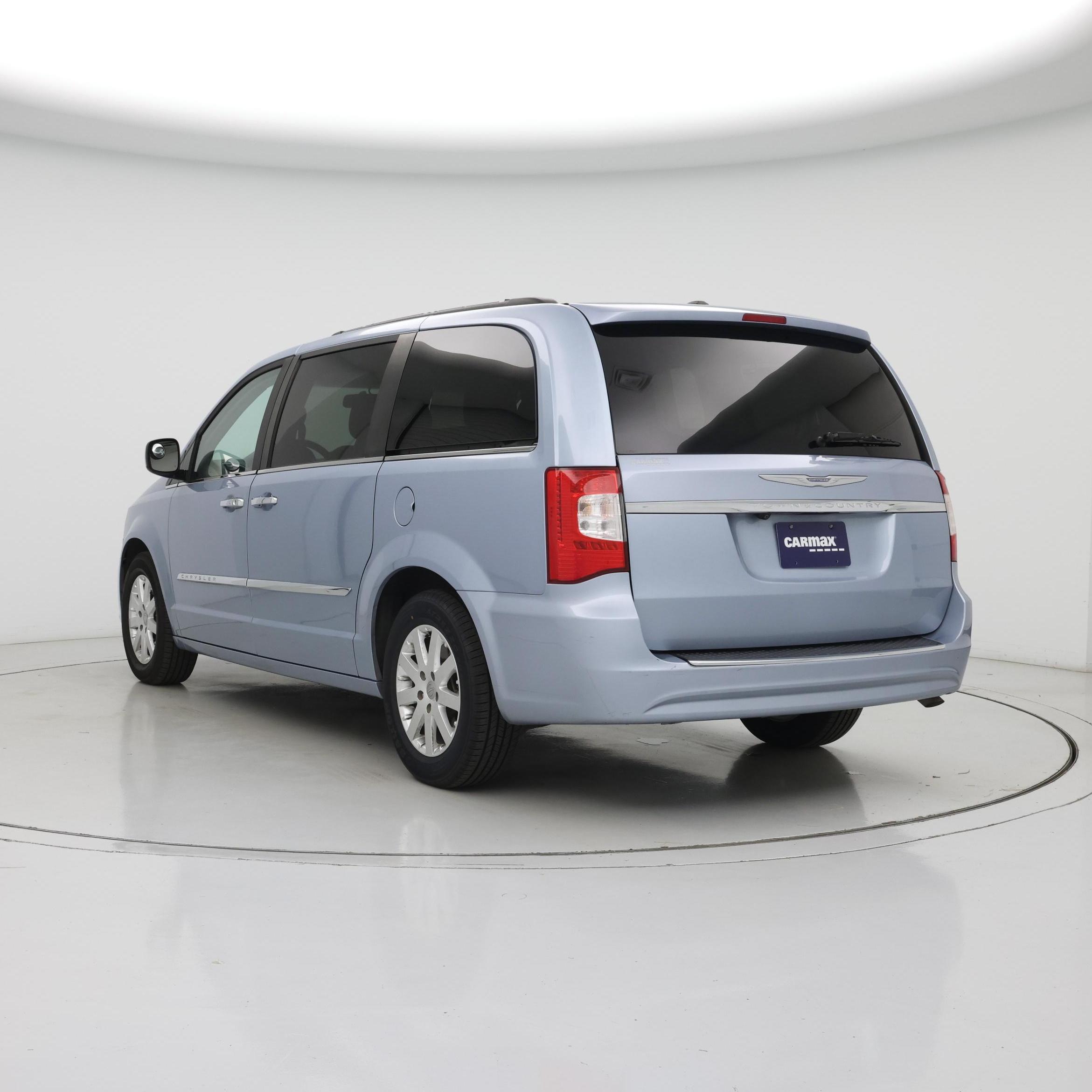 Thumbnail: 2016 Chrysler Town & Country - 2