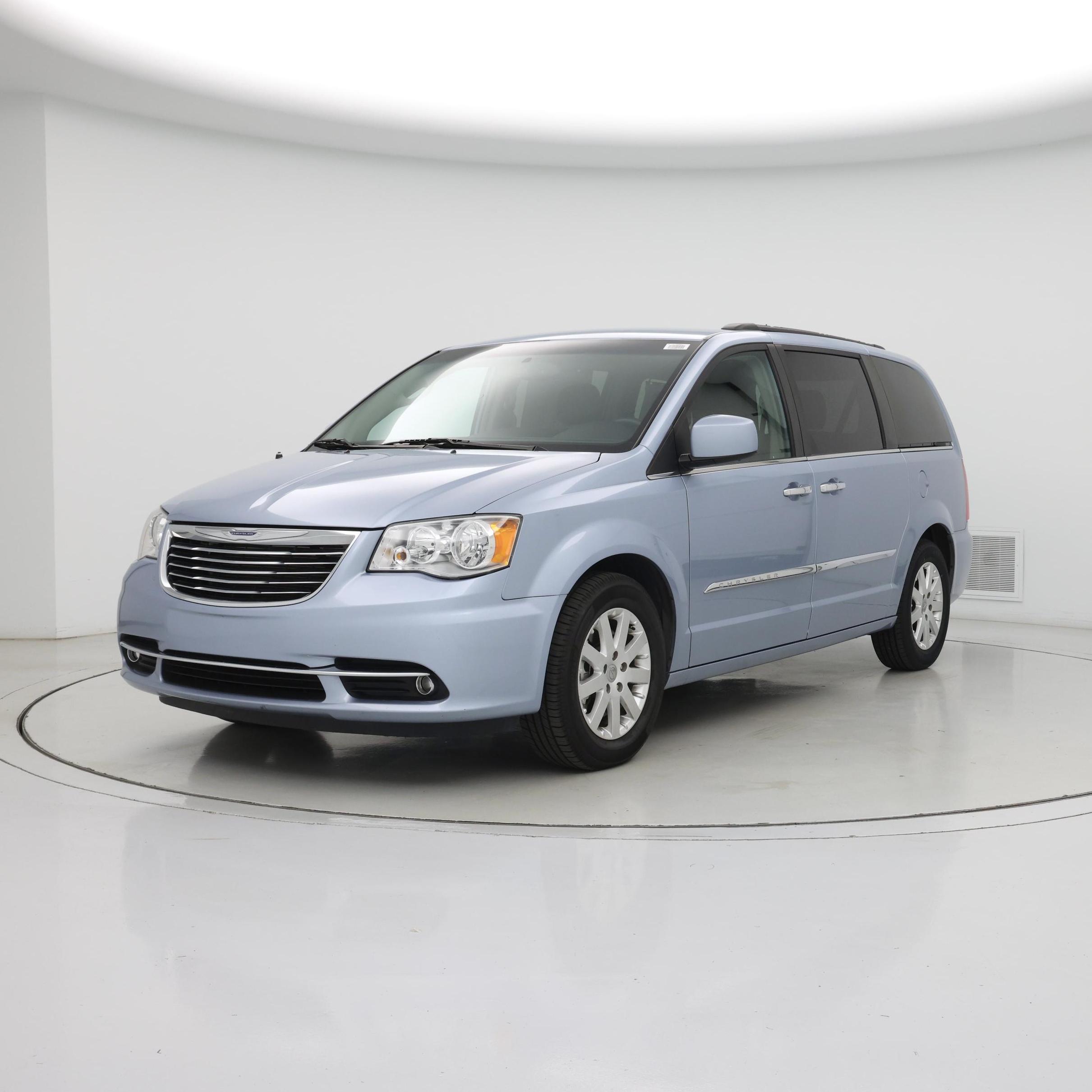 Thumbnail: 2016 Chrysler Town & Country - 4