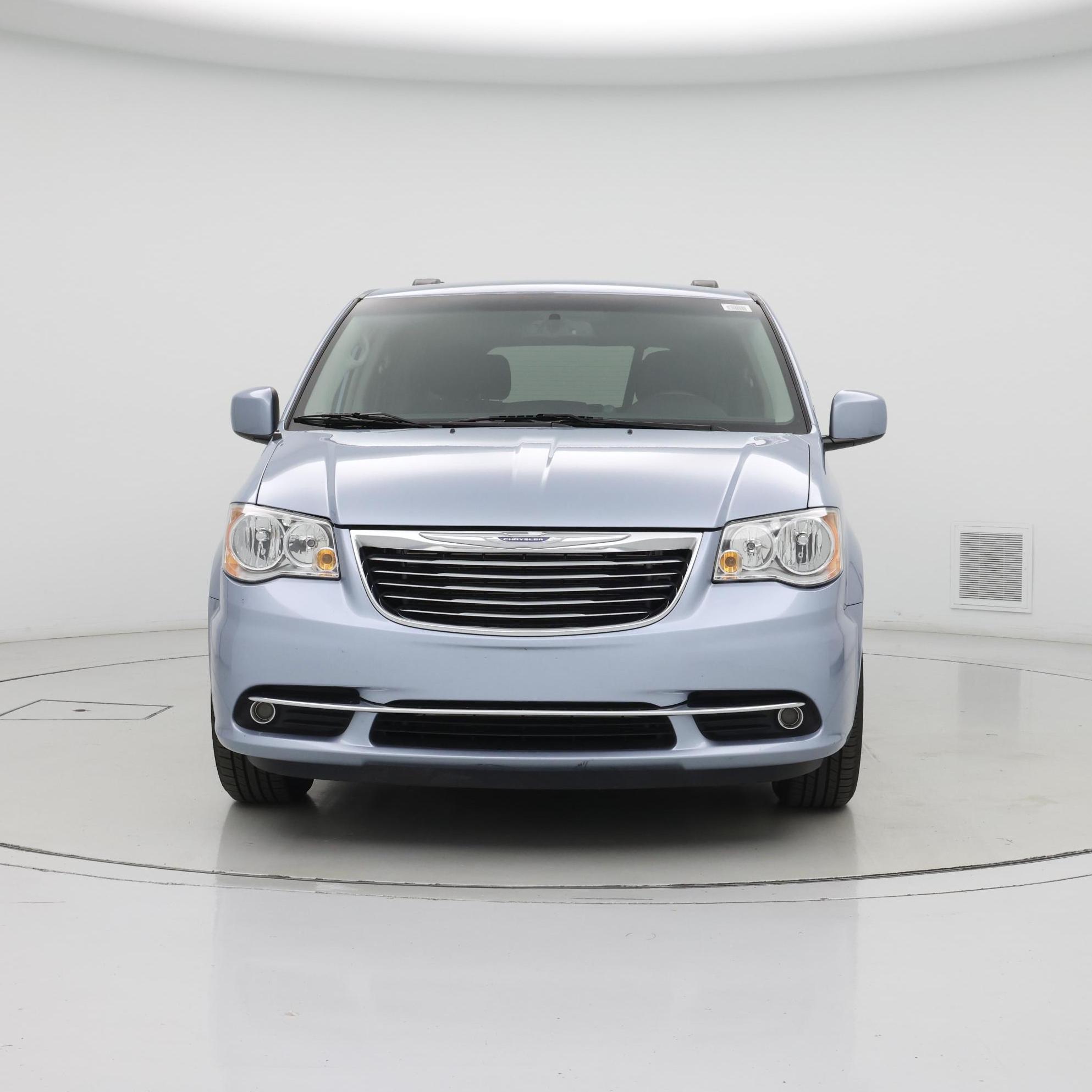Thumbnail: 2016 Chrysler Town & Country - 5