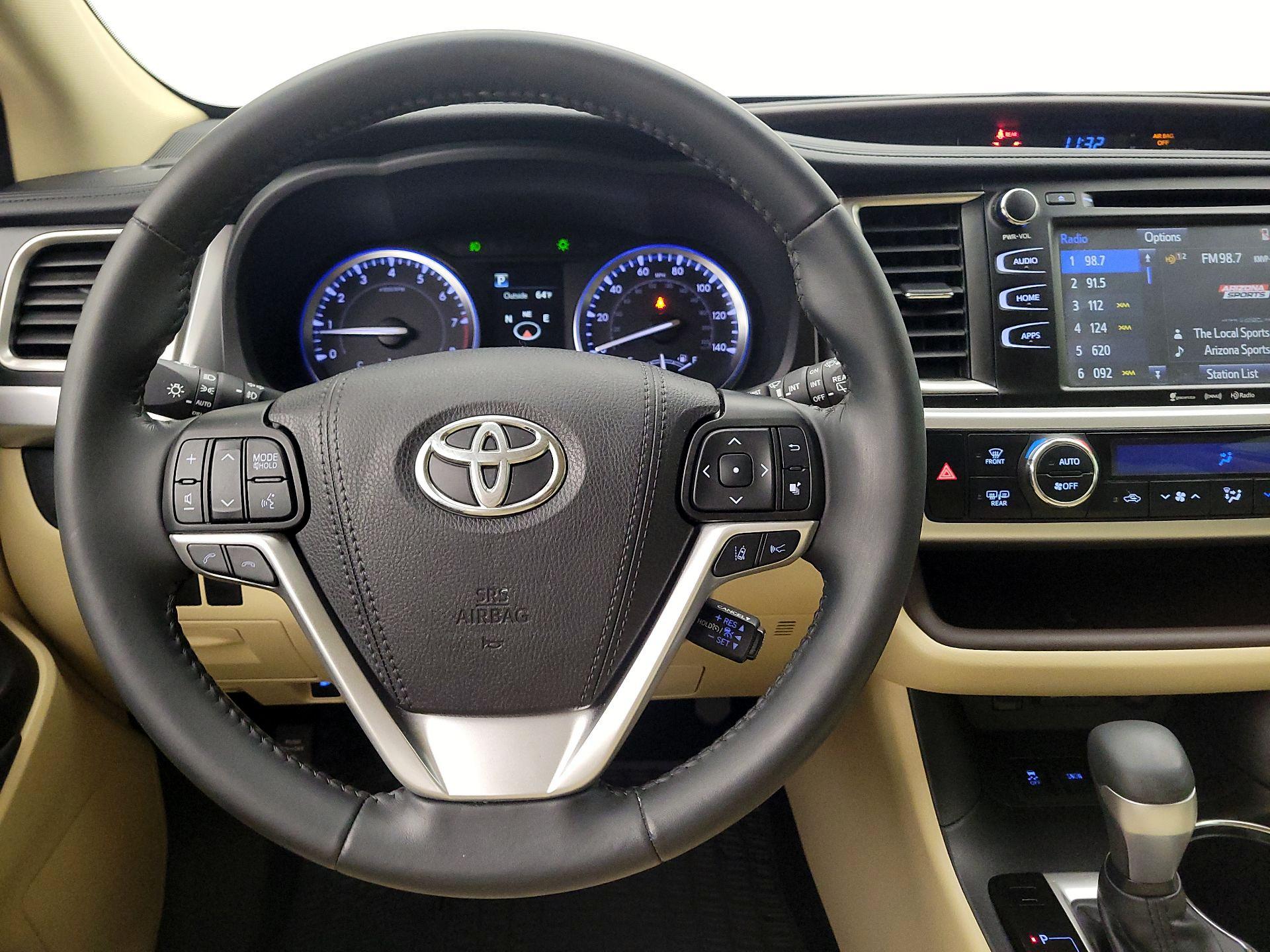 Thumbnail: 2019 Toyota Highlander - 10