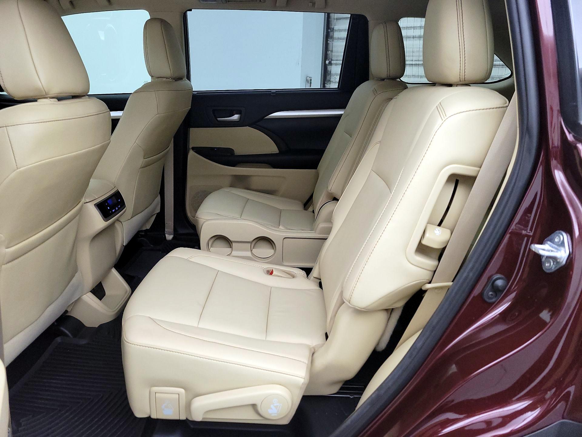 Thumbnail: 2019 Toyota Highlander - 20